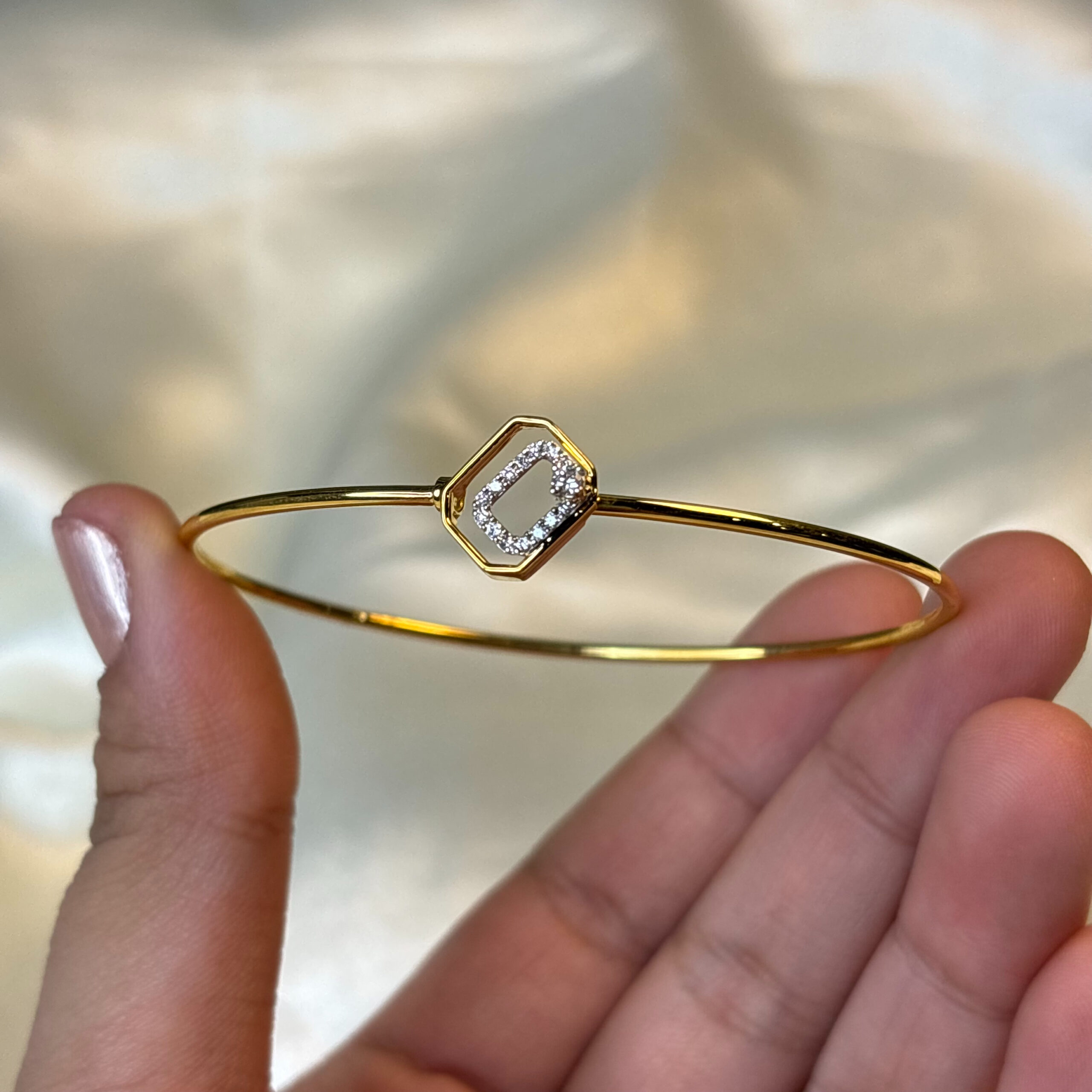 DIAMOND BANGLE (9KT GOLD)