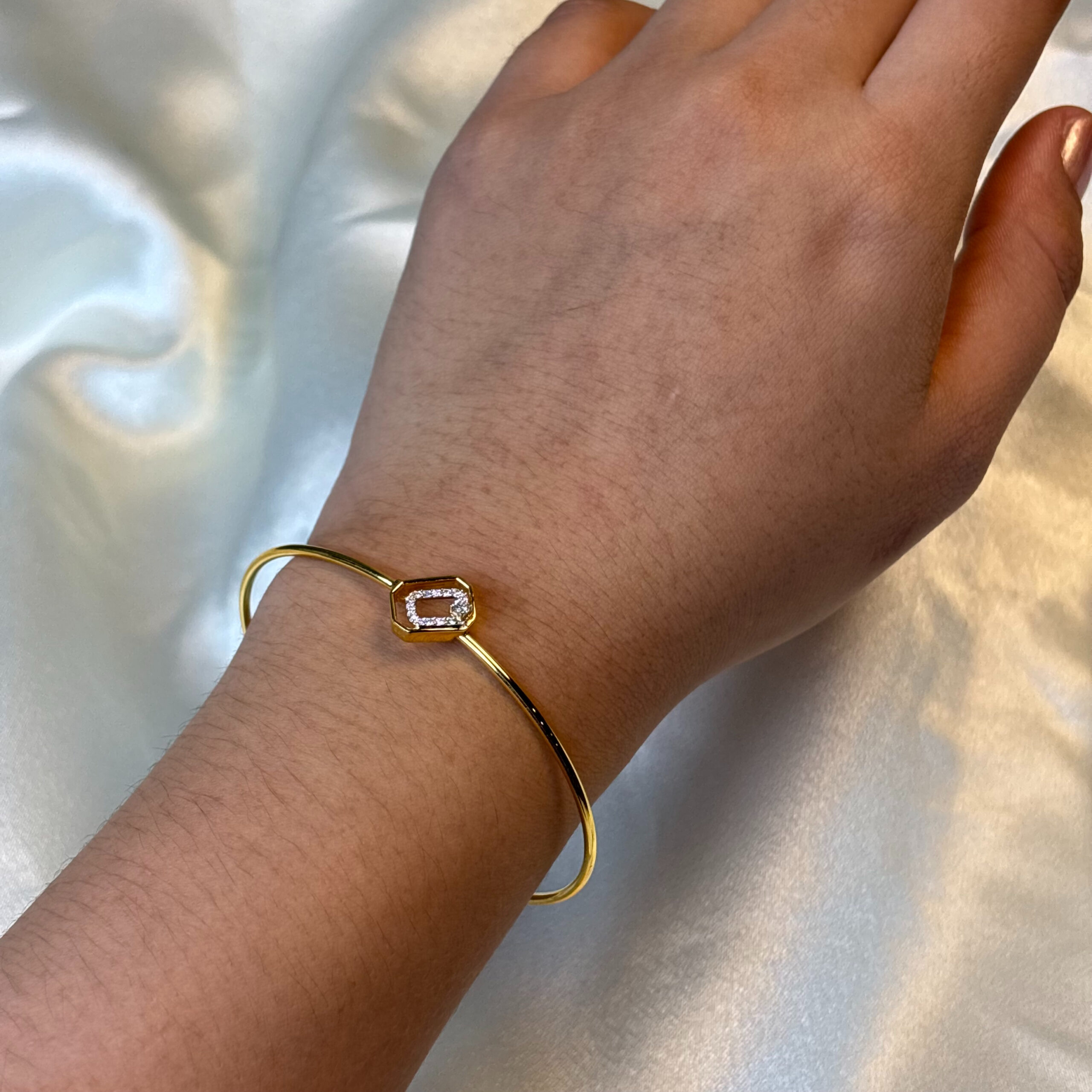 DIAMOND BANGLE (9KT GOLD)