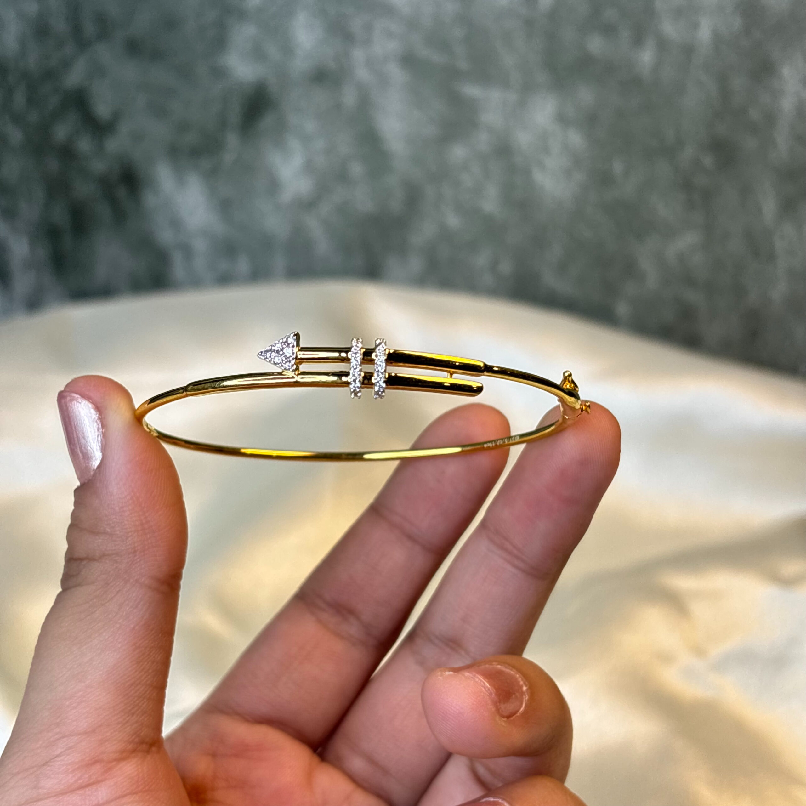 DIAMOND BANGLE (9KT GOLD)