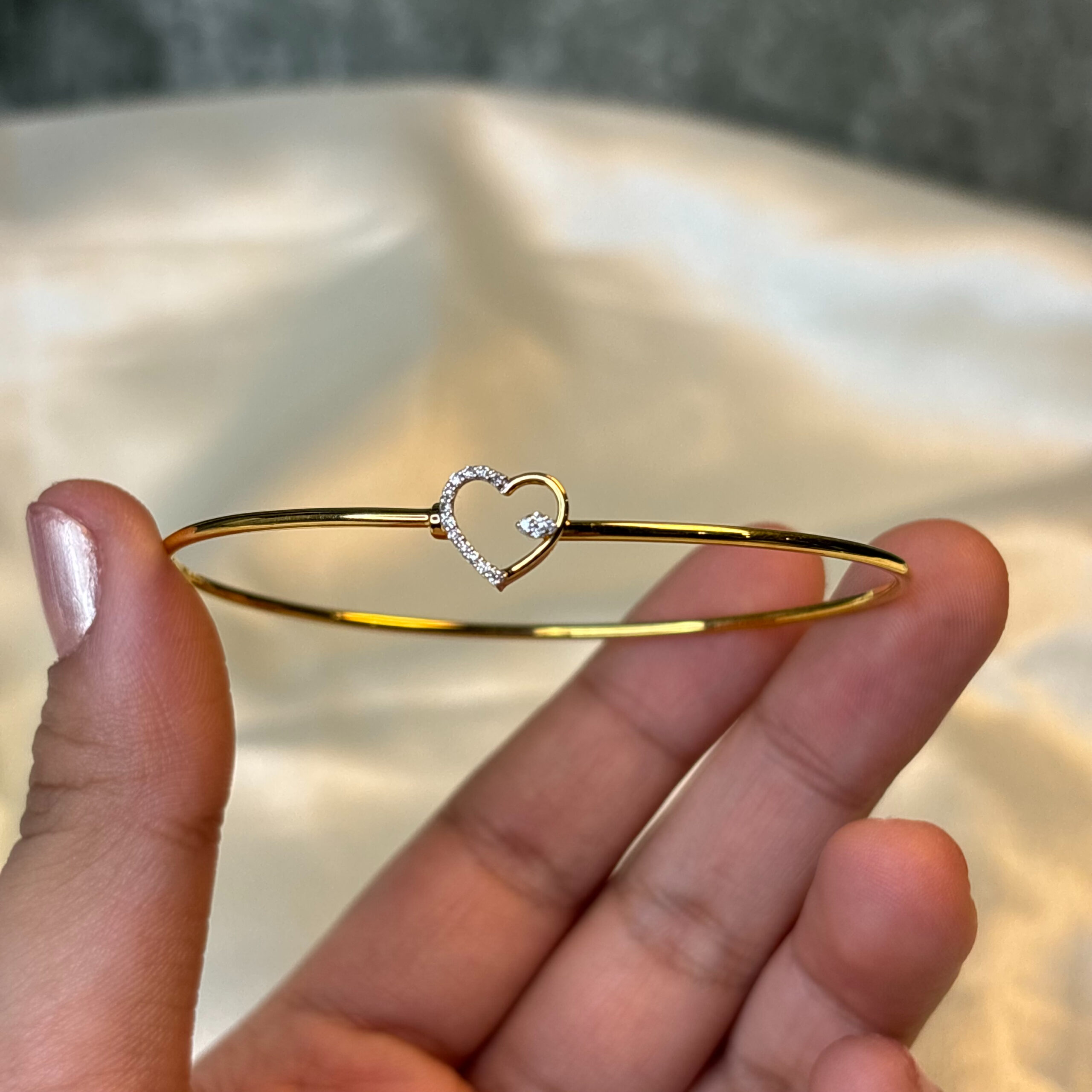 DIAMOND BANGLE (9KT GOLD)