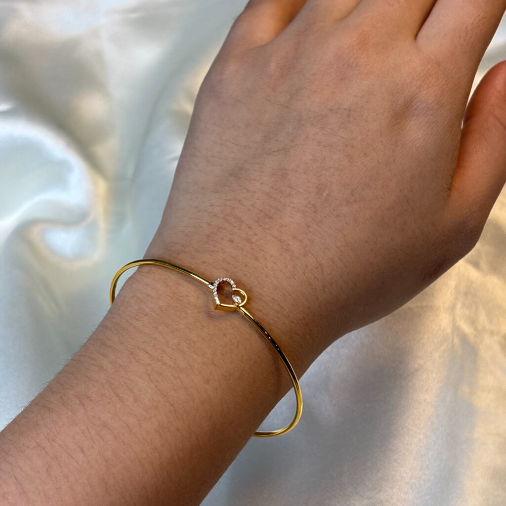 DIAMOND BANGLE (9KT GOLD)