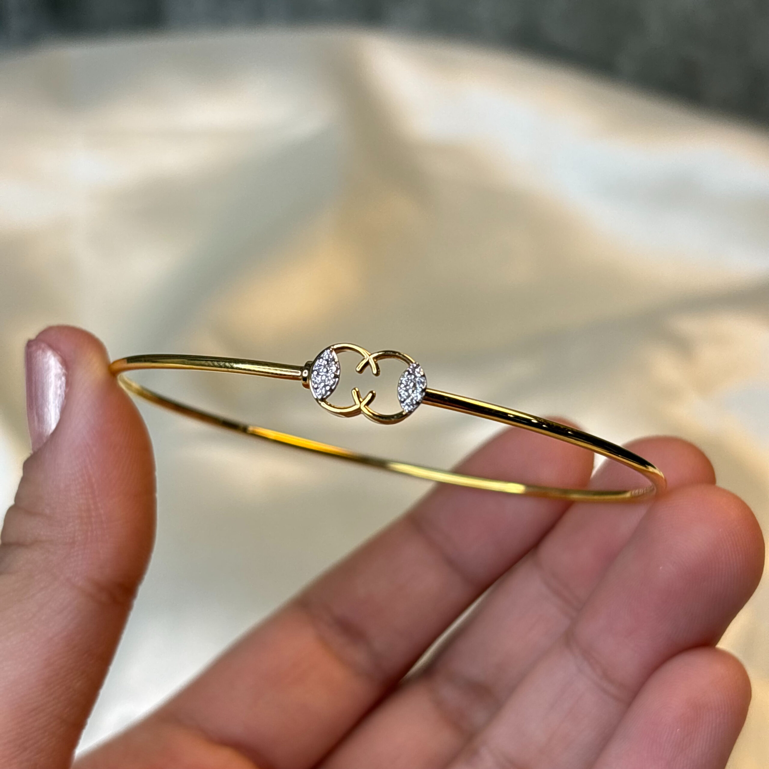 DIAMOND BANGLE (9KT GOLD)