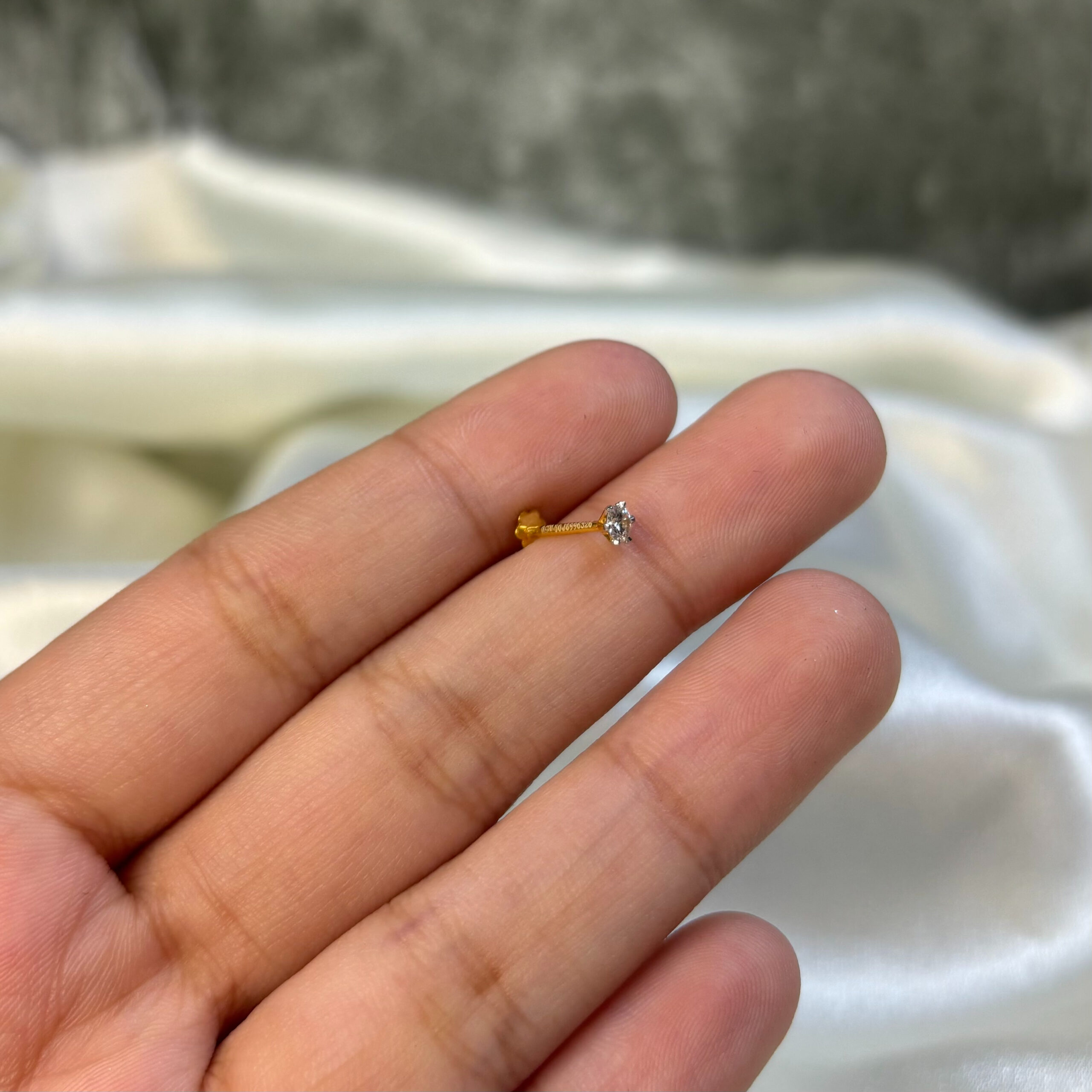 DIAMOND NOSEPIN (18KT GOLD)