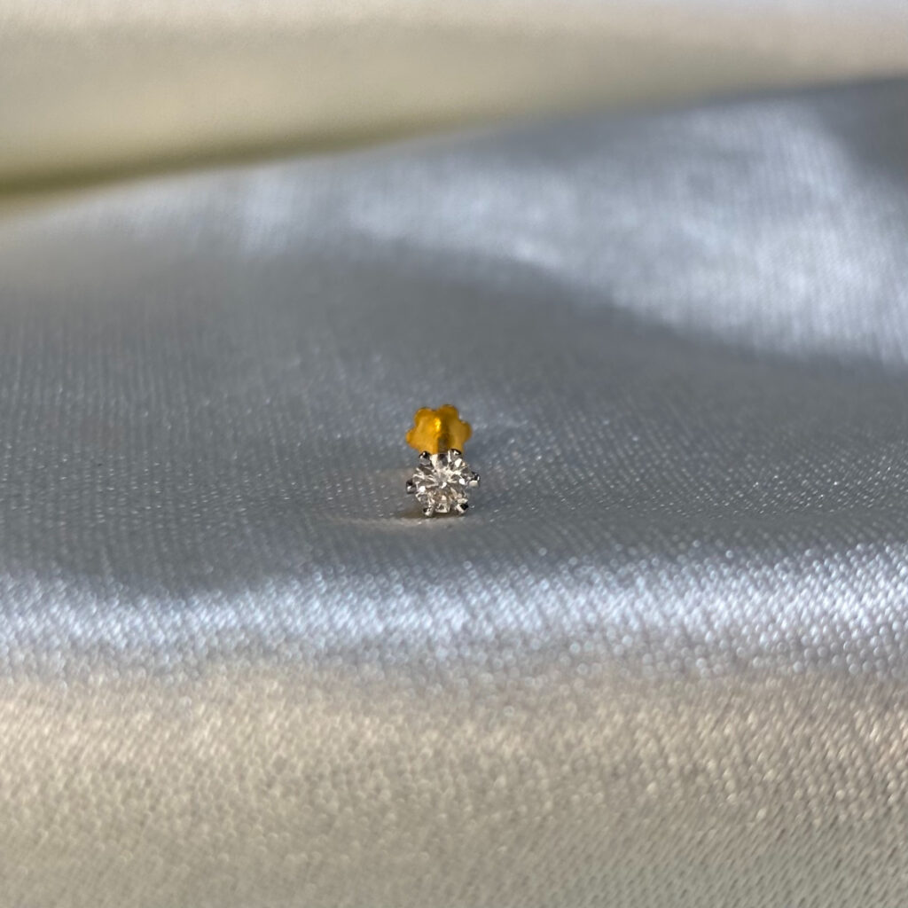 DIAMOND NOSEPIN (18KT GOLD) - Image 2