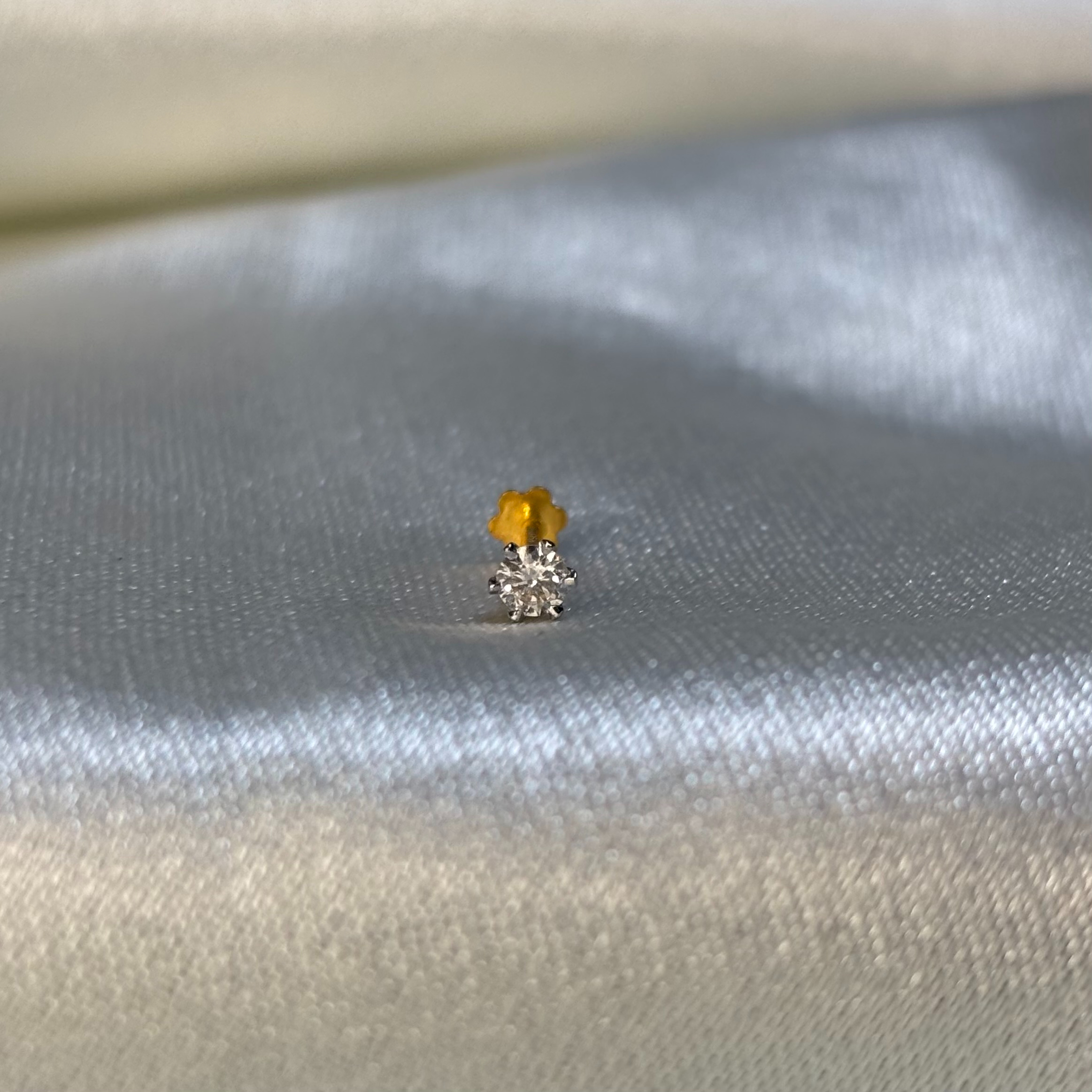 DIAMOND NOSEPIN (18KT GOLD) DIAMOND NOSEPIN (18KT GOLD)