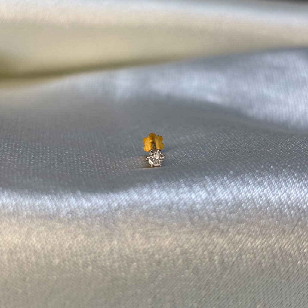 DIAMOND NOSEPIN (18KT GOLD) - Image 2