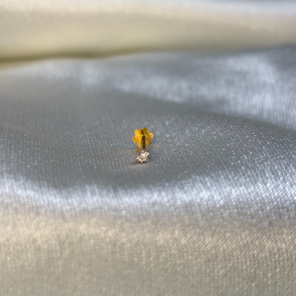 DIAMOND NOSEPIN (18KT GOLD) - Image 3