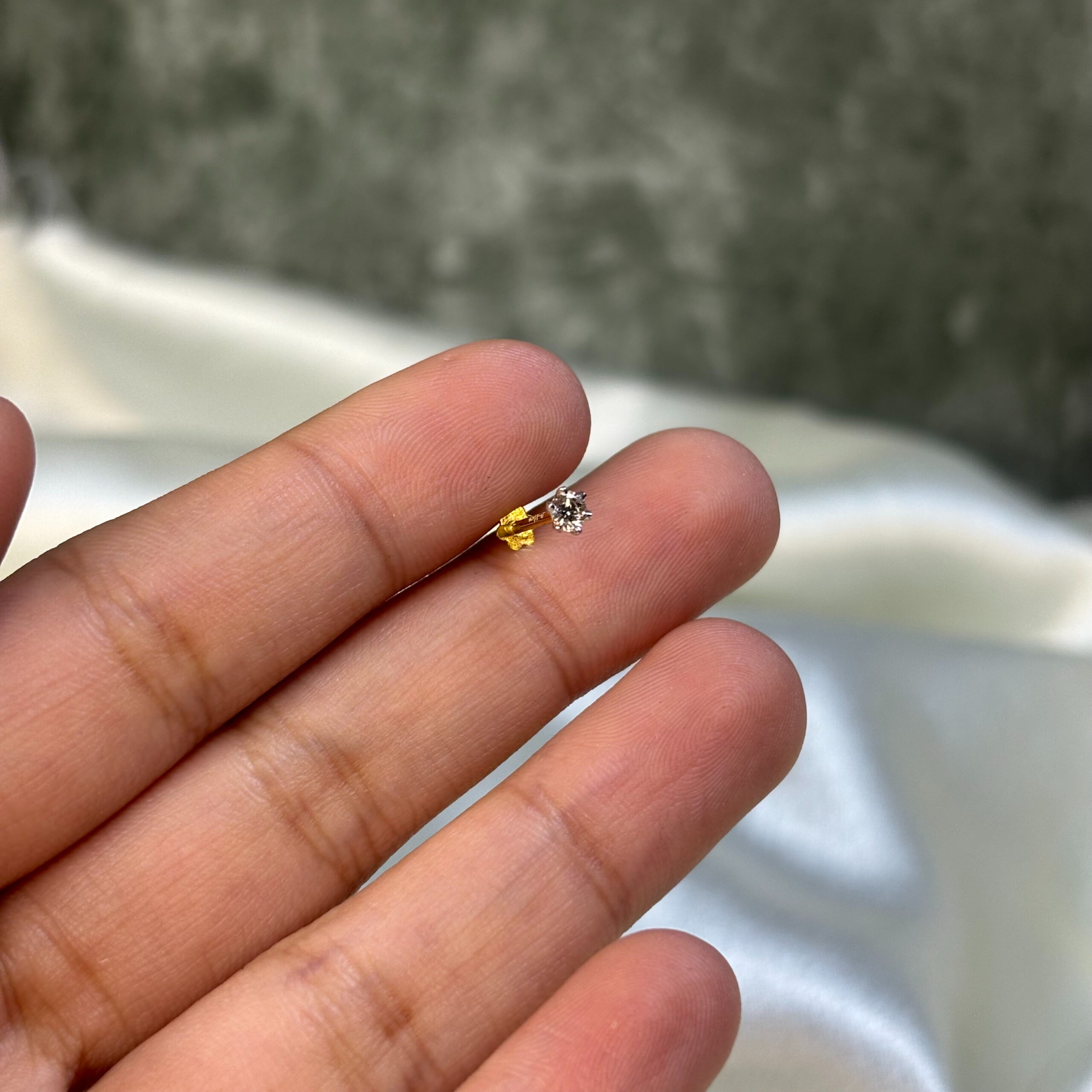 DIAMOND NOSEPIN (18KT GOLD)