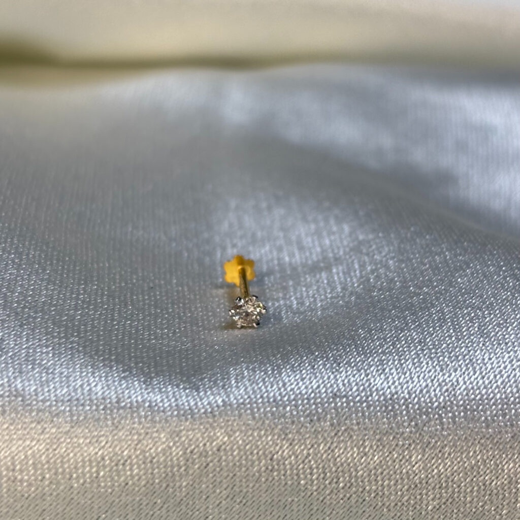 DIAMOND NOSEPIN (18KT GOLD) - Image 3