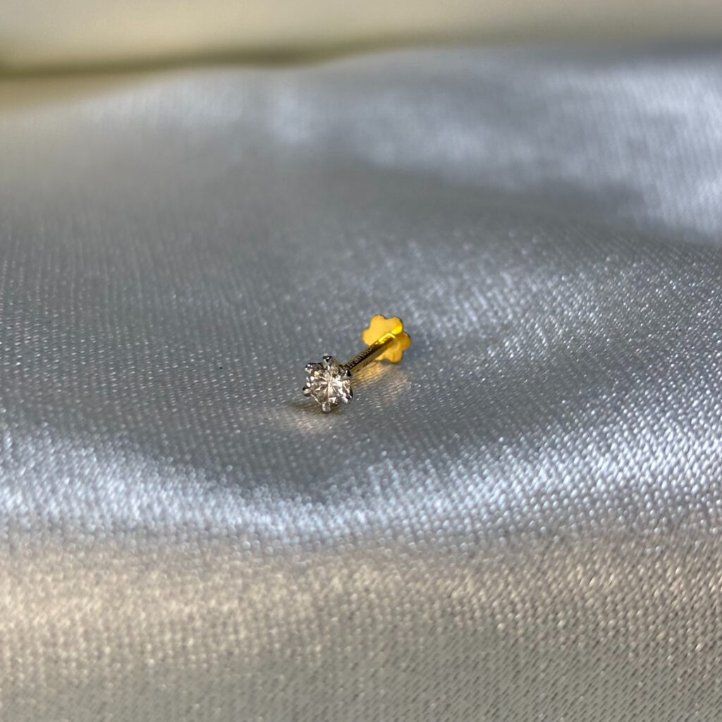 DIAMOND NOSEPIN (18KT GOLD) - Image 2
