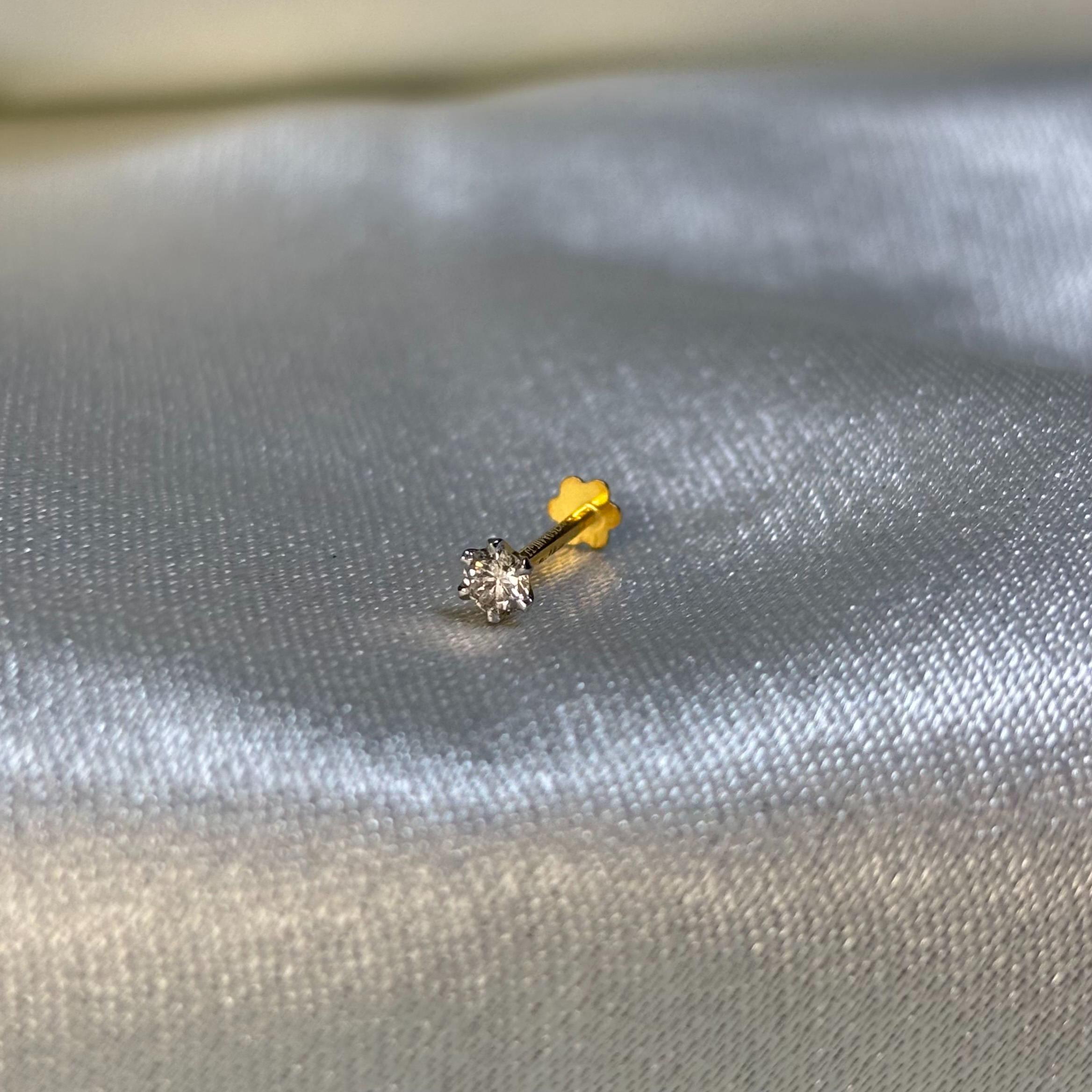 DIAMOND NOSEPIN (18KT GOLD)