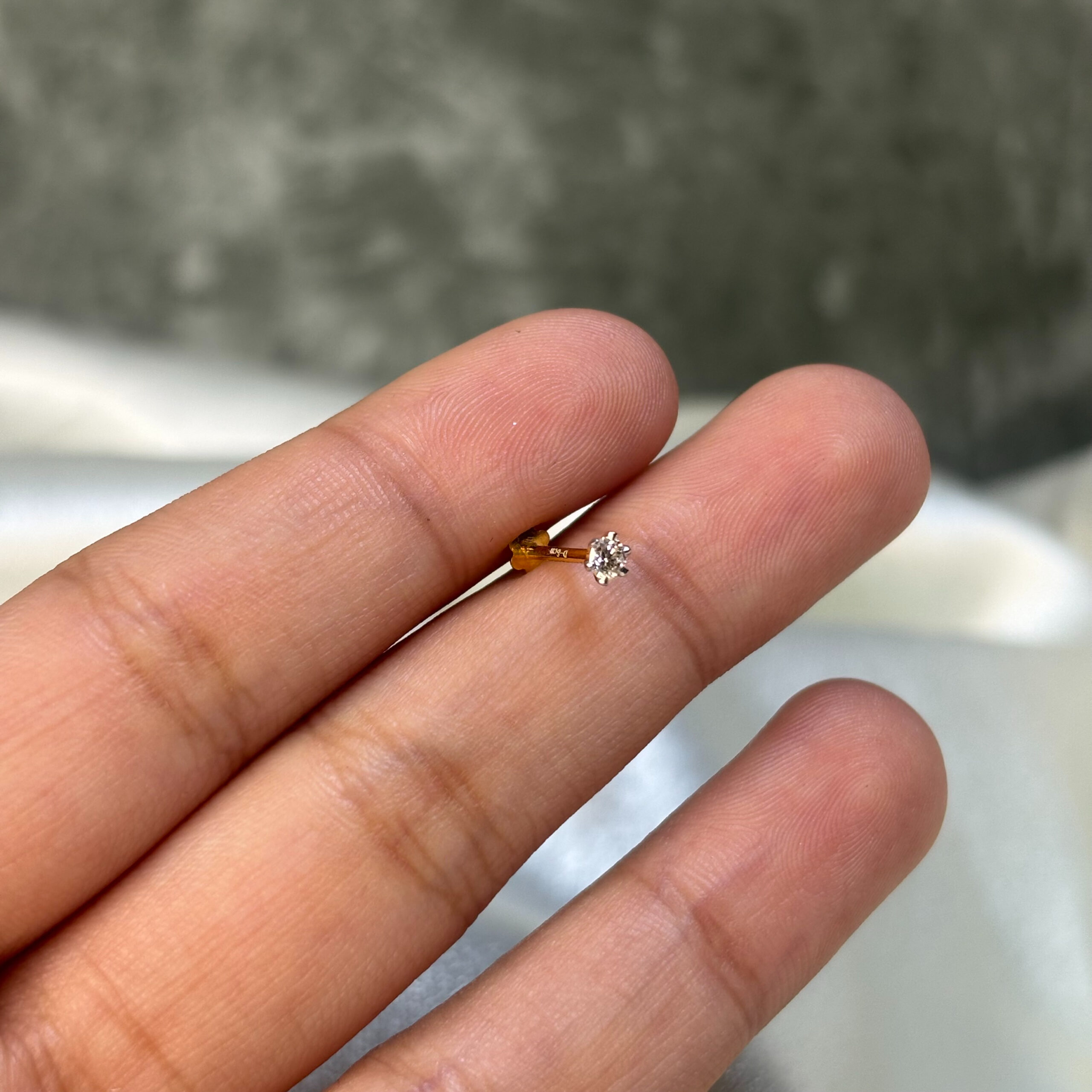 DIAMOND NOSEPIN (18KT GOLD)