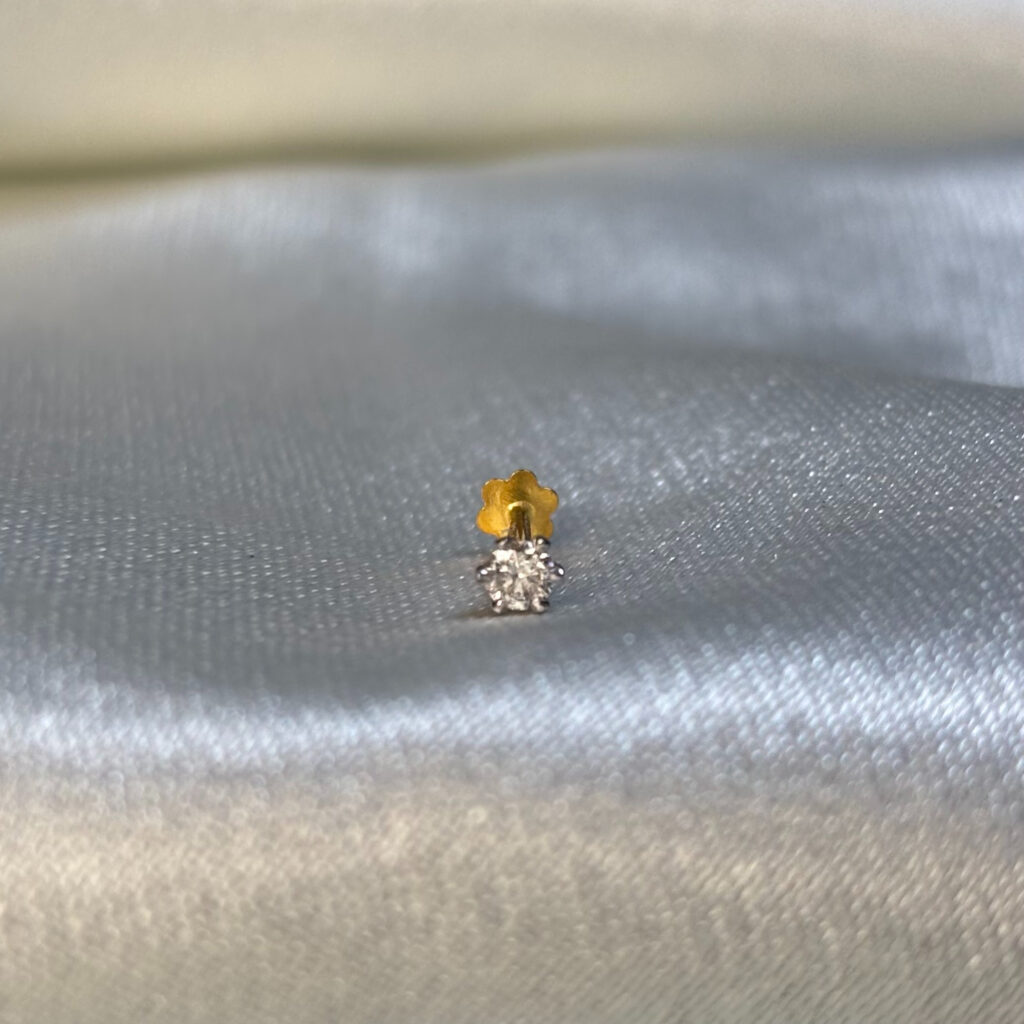 DIAMOND NOSEPIN (18KT GOLD) - Image 2
