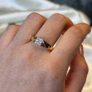DIAMOND RING ( 18KT GOLD)