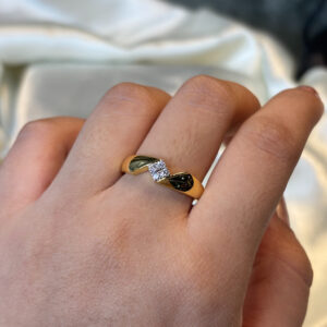 DIAMOND RING ( 18KT GOLD)
