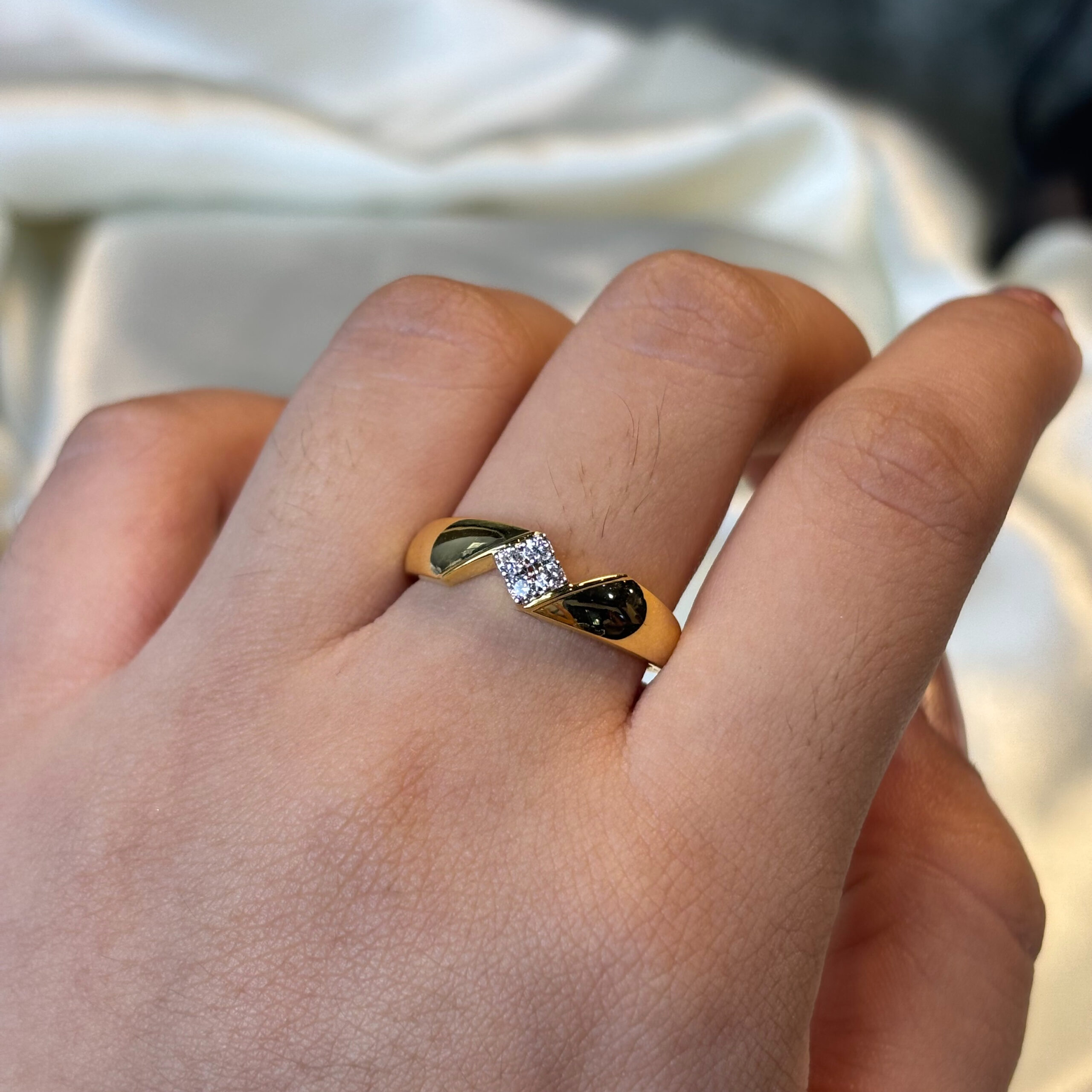 IMG_4668 DIAMOND RING ( 18KT GOLD) - Image 1