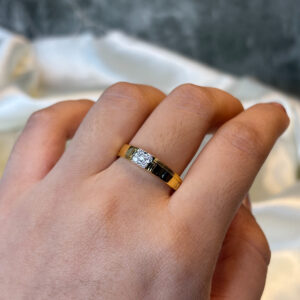 DIAMOND RING ( 18KT GOLD)