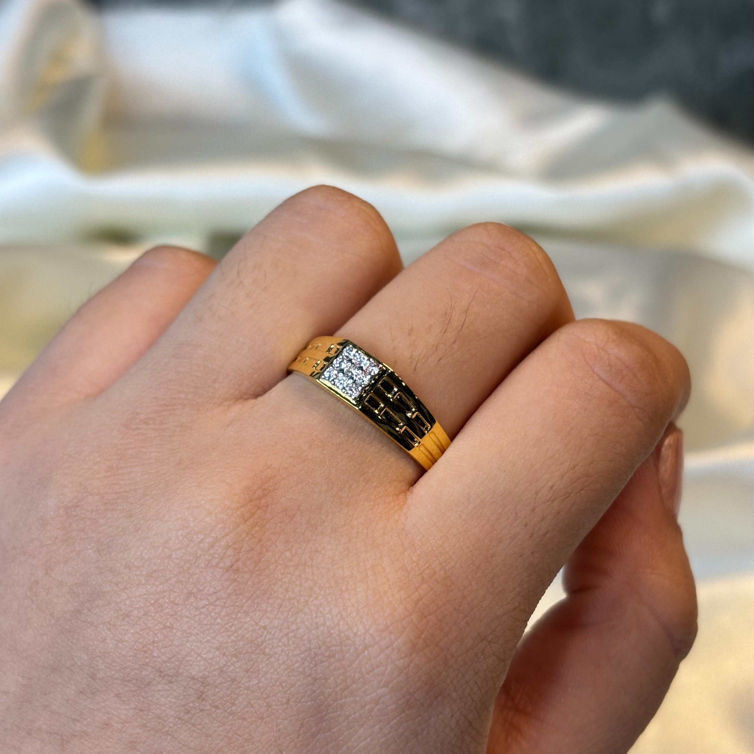 IMG_4683 DIAMOND RING ( 18KT GOLD) - Image 1