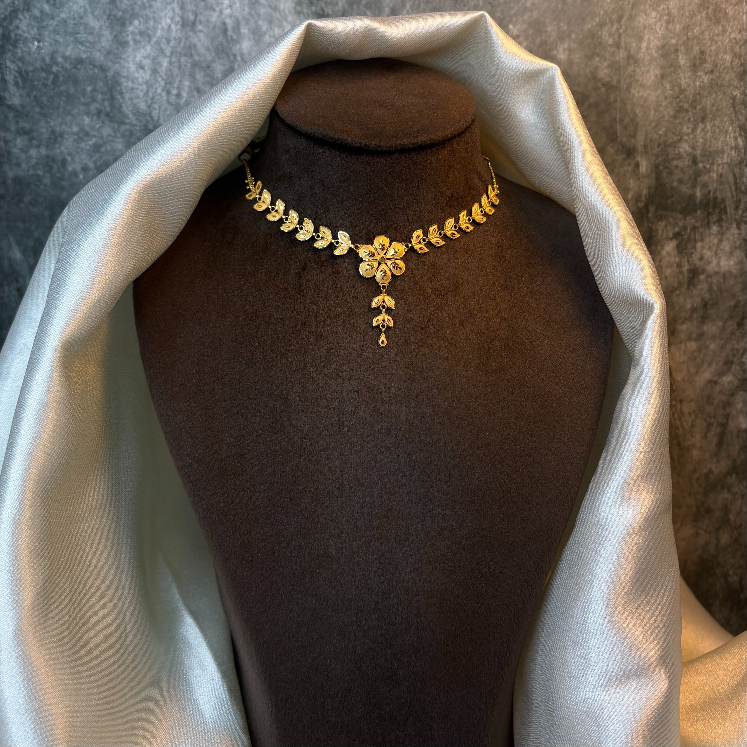 CHOKER NECKLACE ( 22KT GOLD)