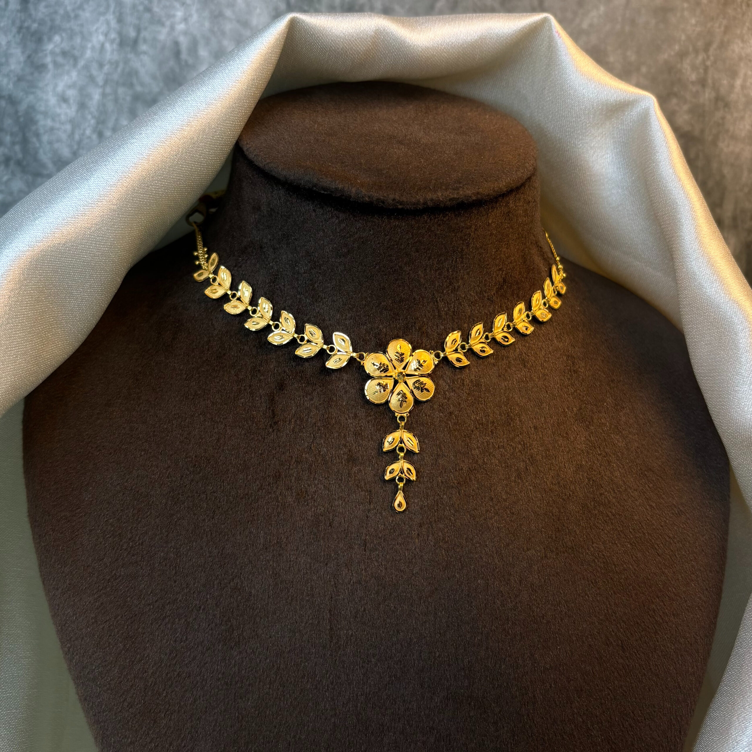CHOKER NECKLACE ( 22KT GOLD)