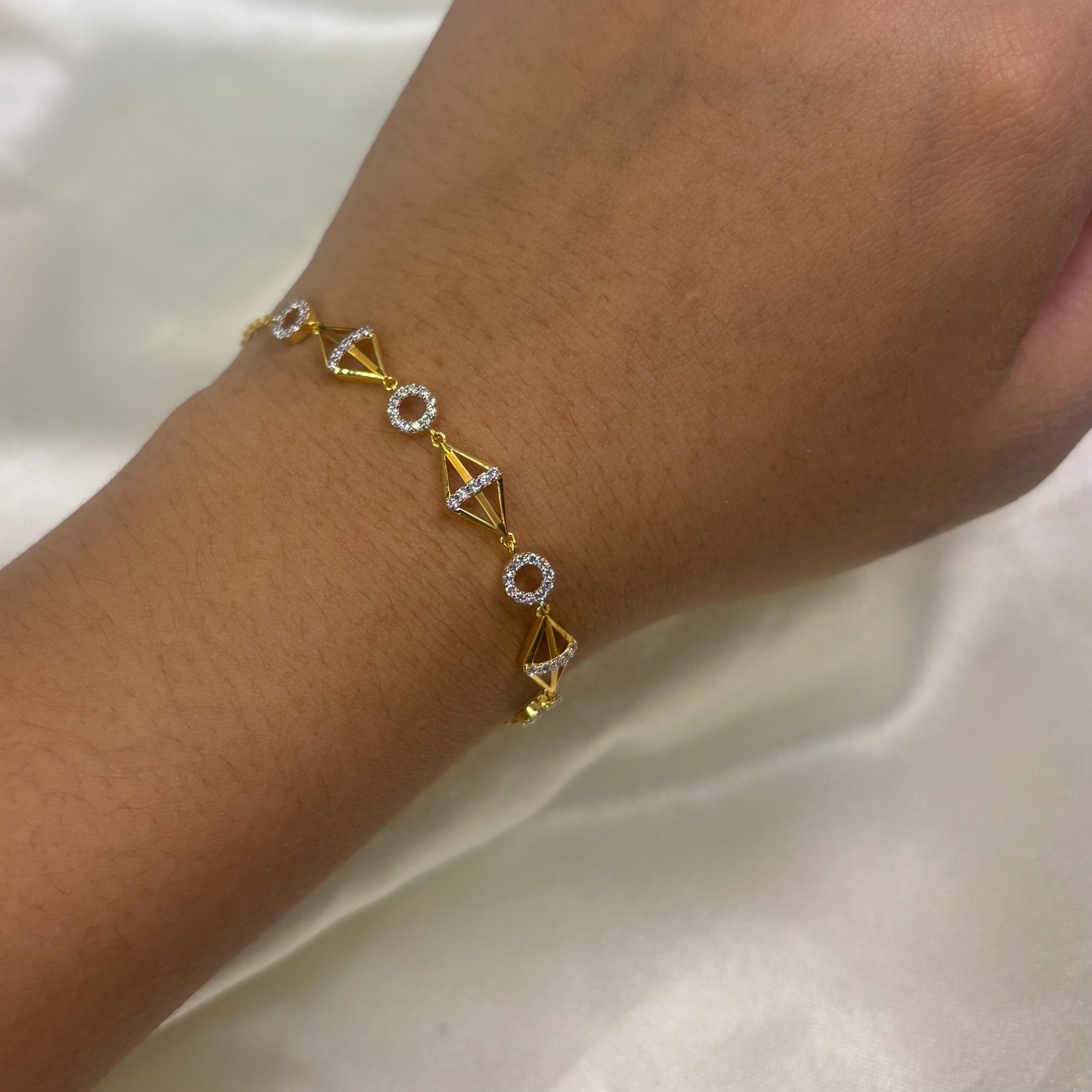 BRACELET ( 9KT GOLD)