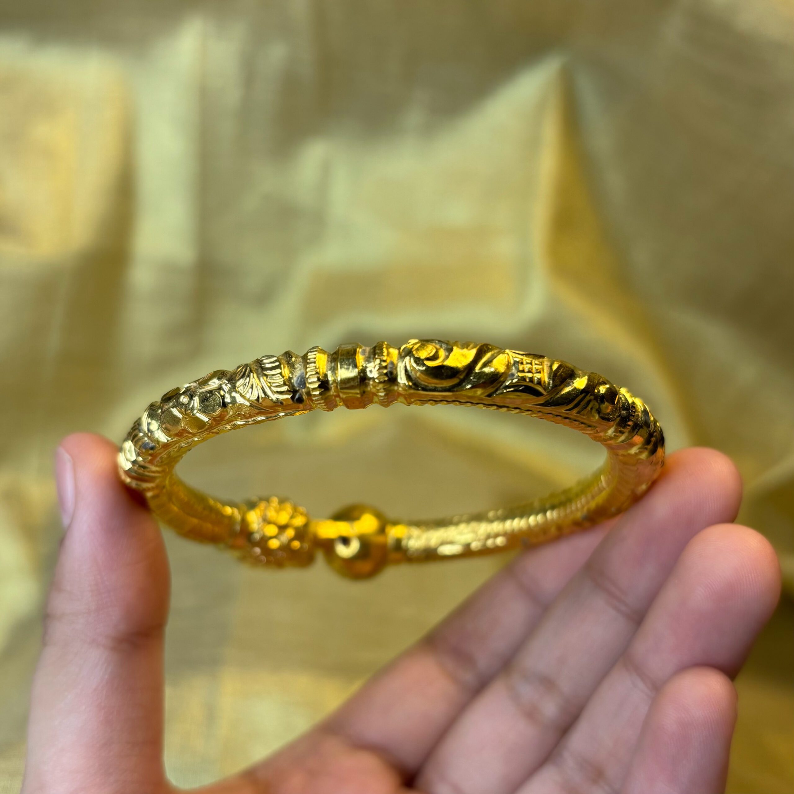 LADIES BANGLE ( 22KT GOLD)