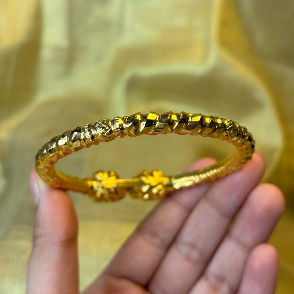 LADIES BANGLE ( 22KT GOLD) - Image 2