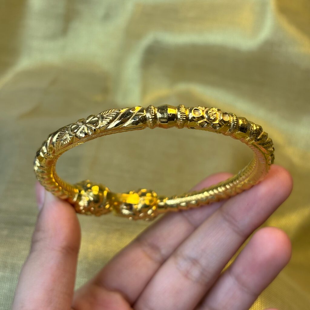 LADIES BANGLE ( 22KT GOLD) - Image 2