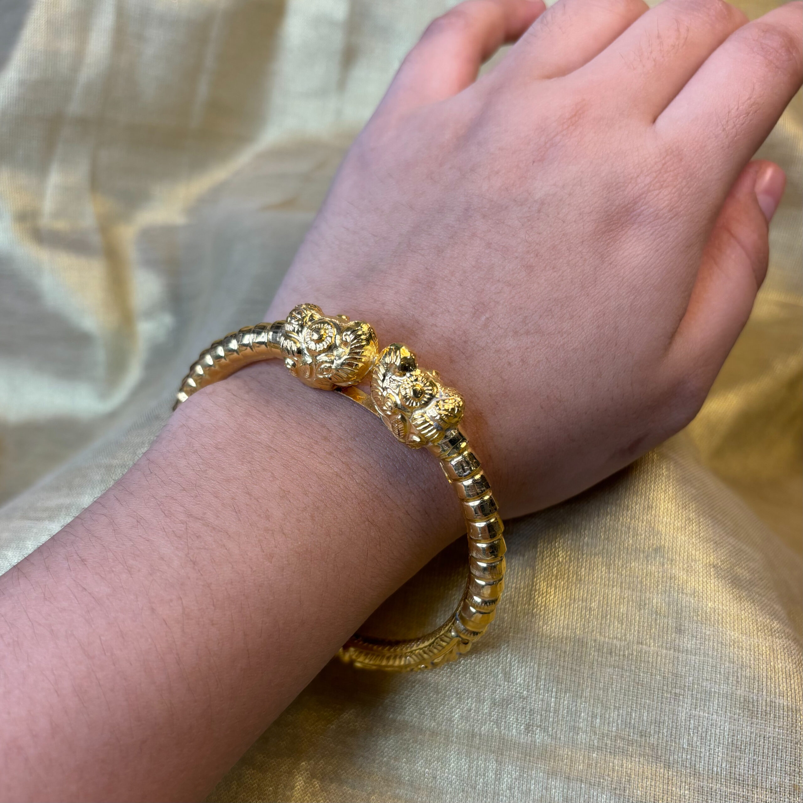 LADIES BANGLE ( 22KT GOLD)