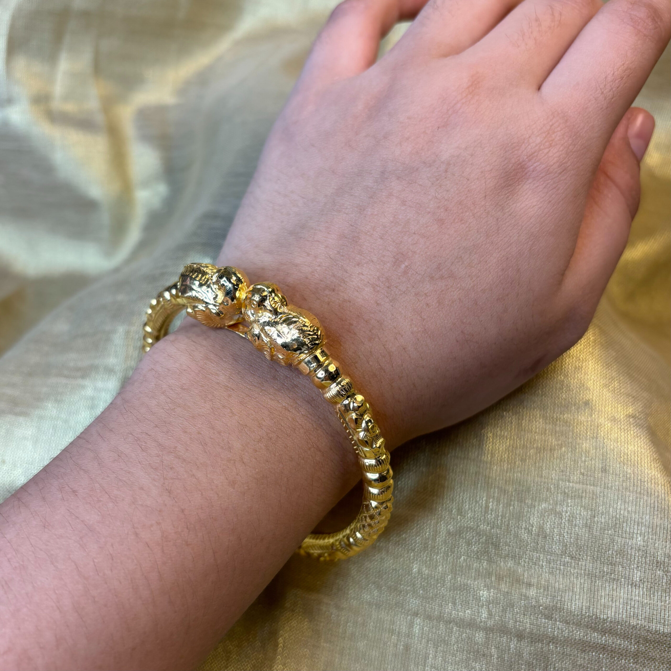 LADIES BANGLE ( 22KT GOLD)