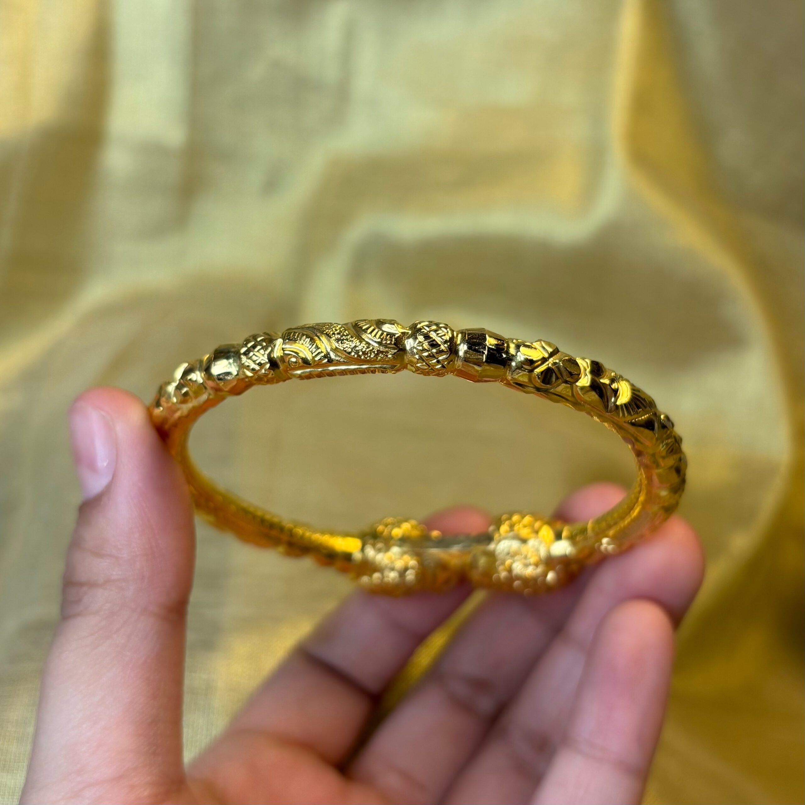 LADIES BANGLE ( 22KT GOLD)