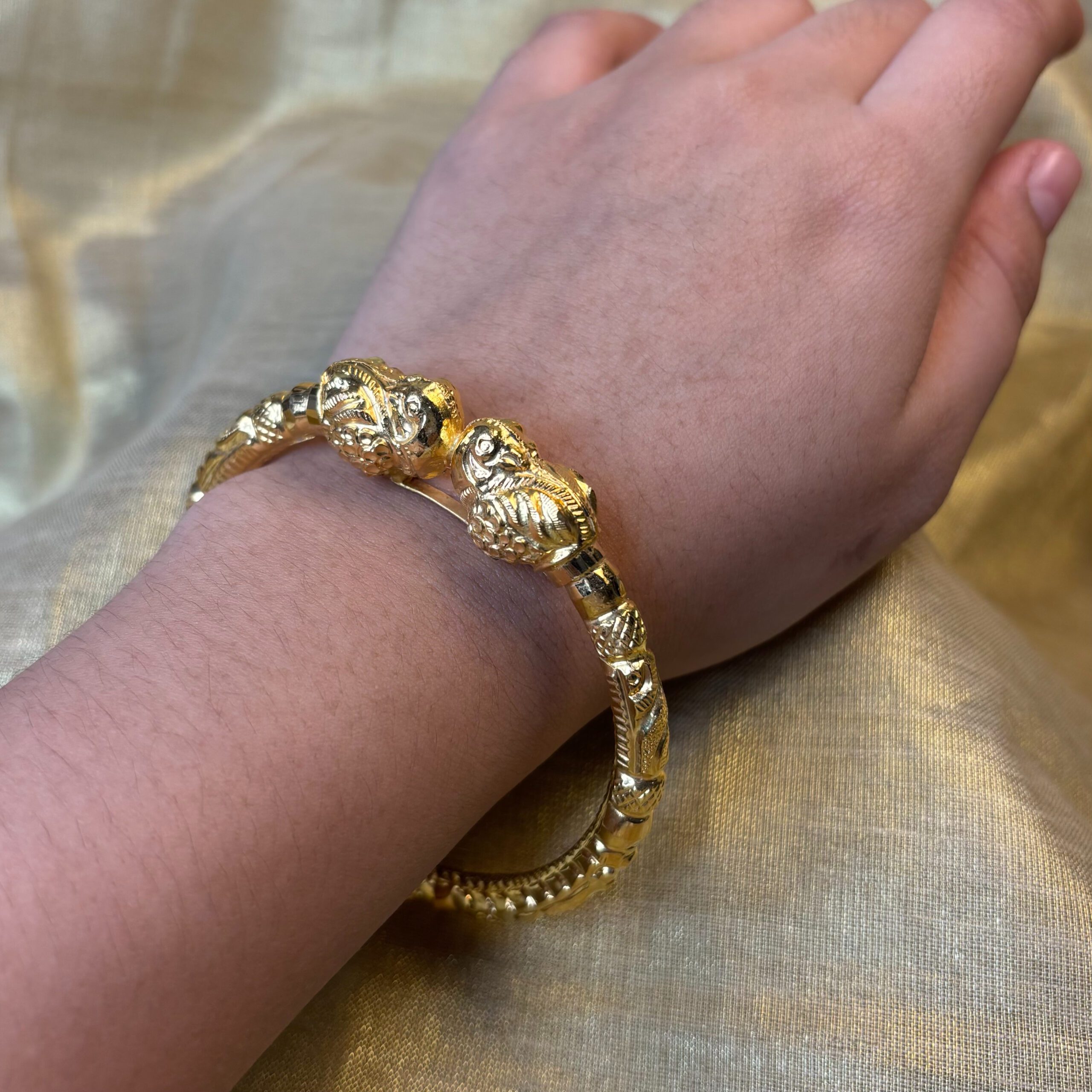 LADIES BANGLE ( 22KT GOLD)