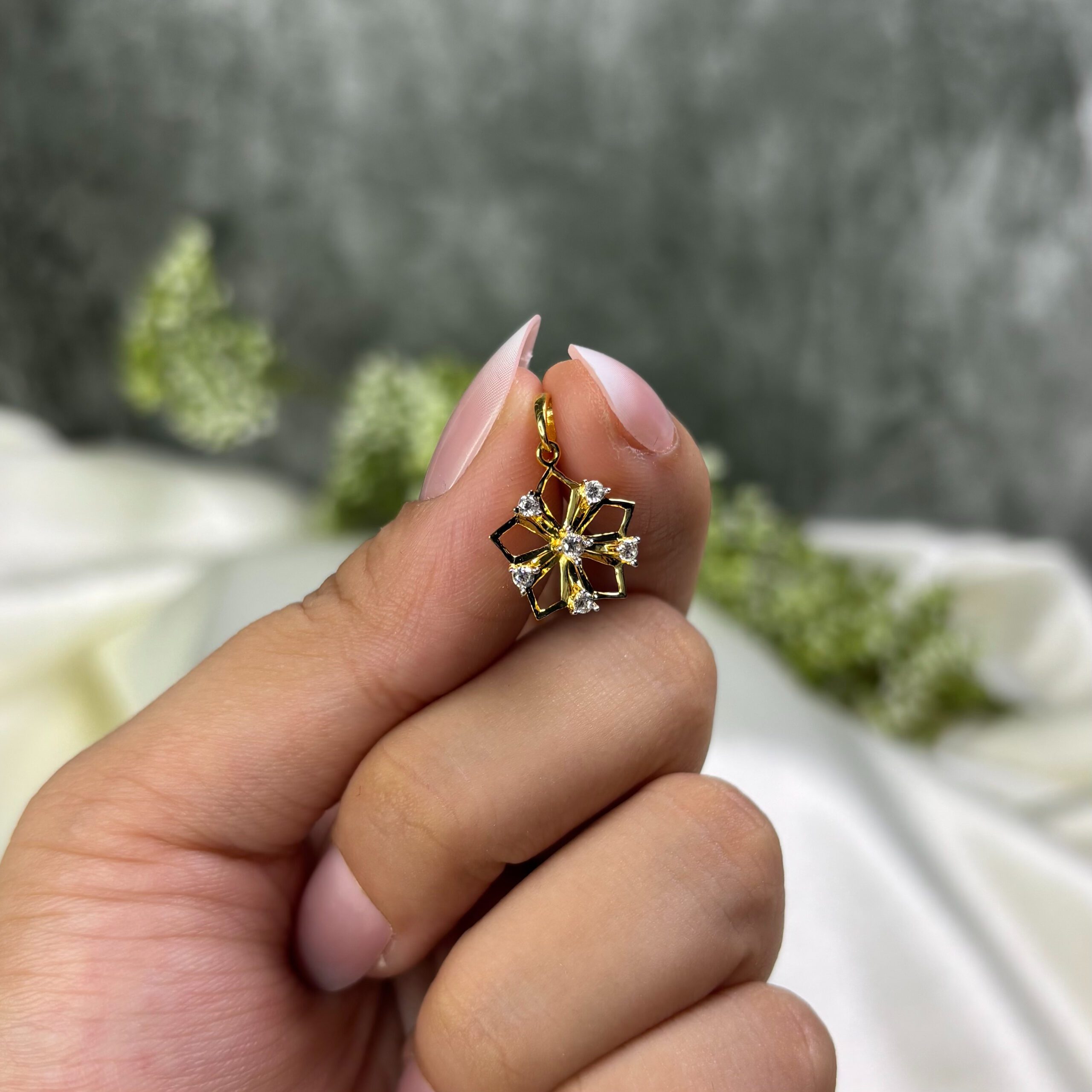 LADIES PENDENT ( 18KT GOLD)