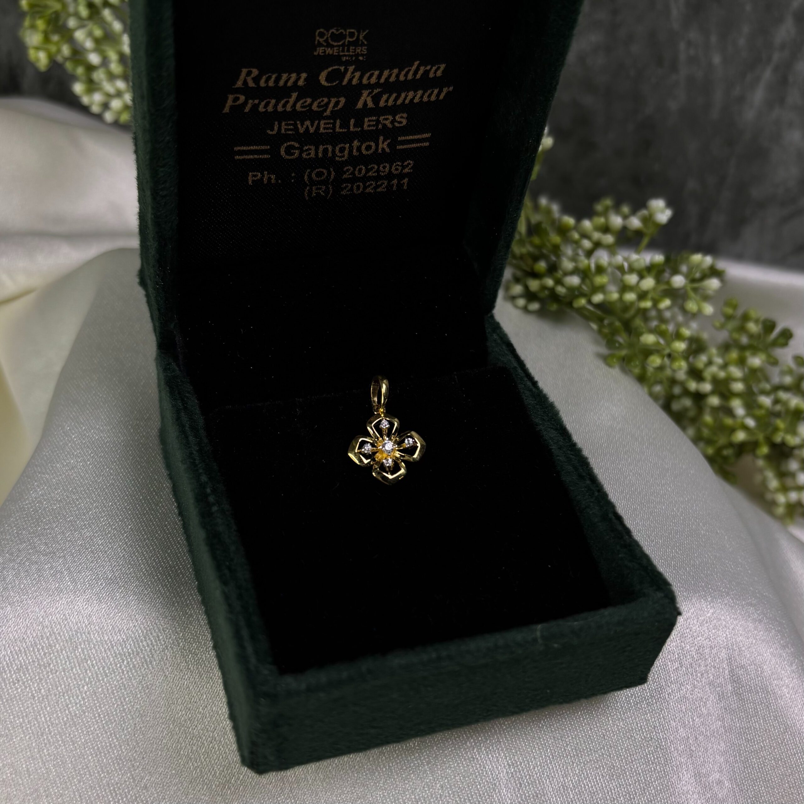 LADIES PENDENT ( 18KT GOLD)