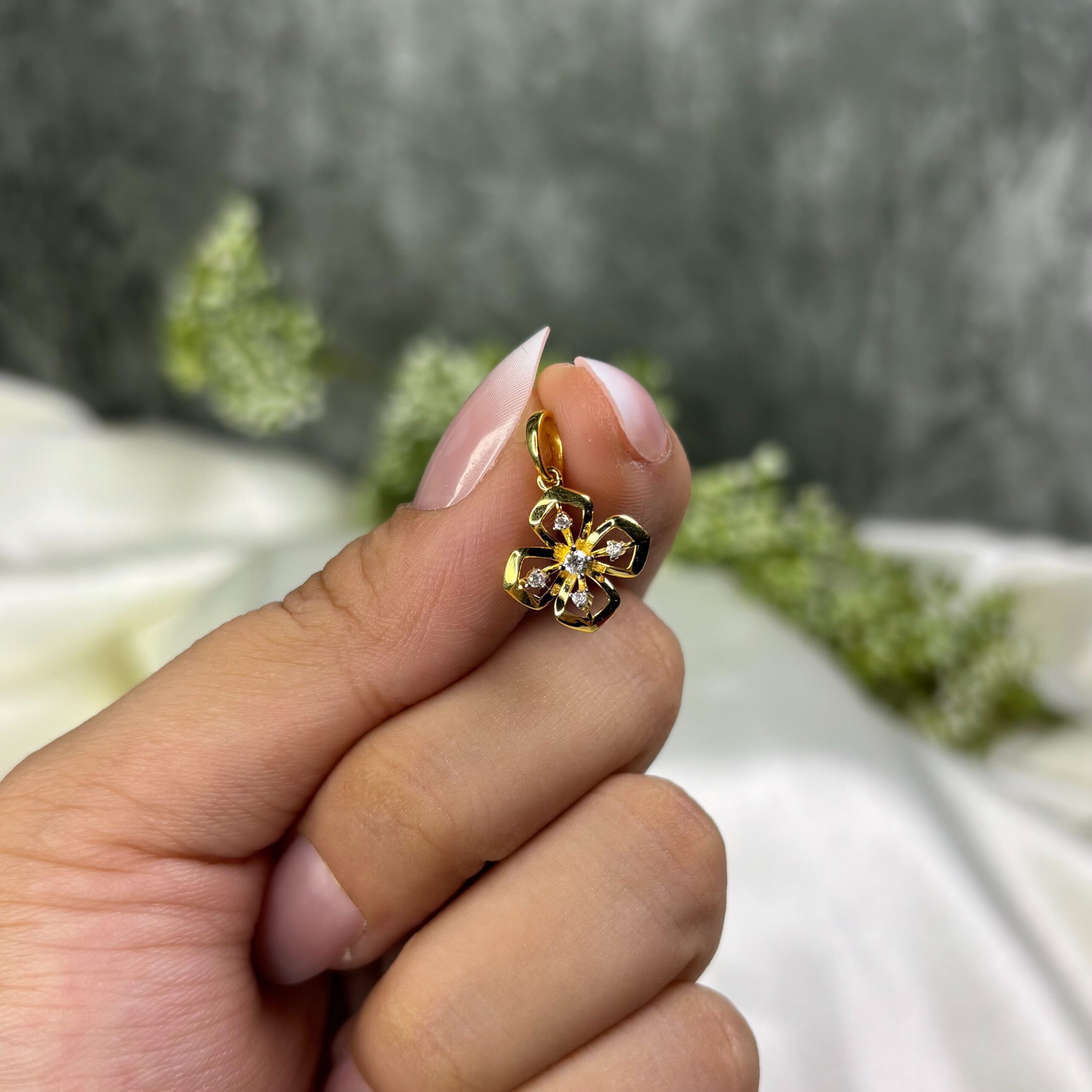 LADIES PENDENT ( 18KT GOLD)