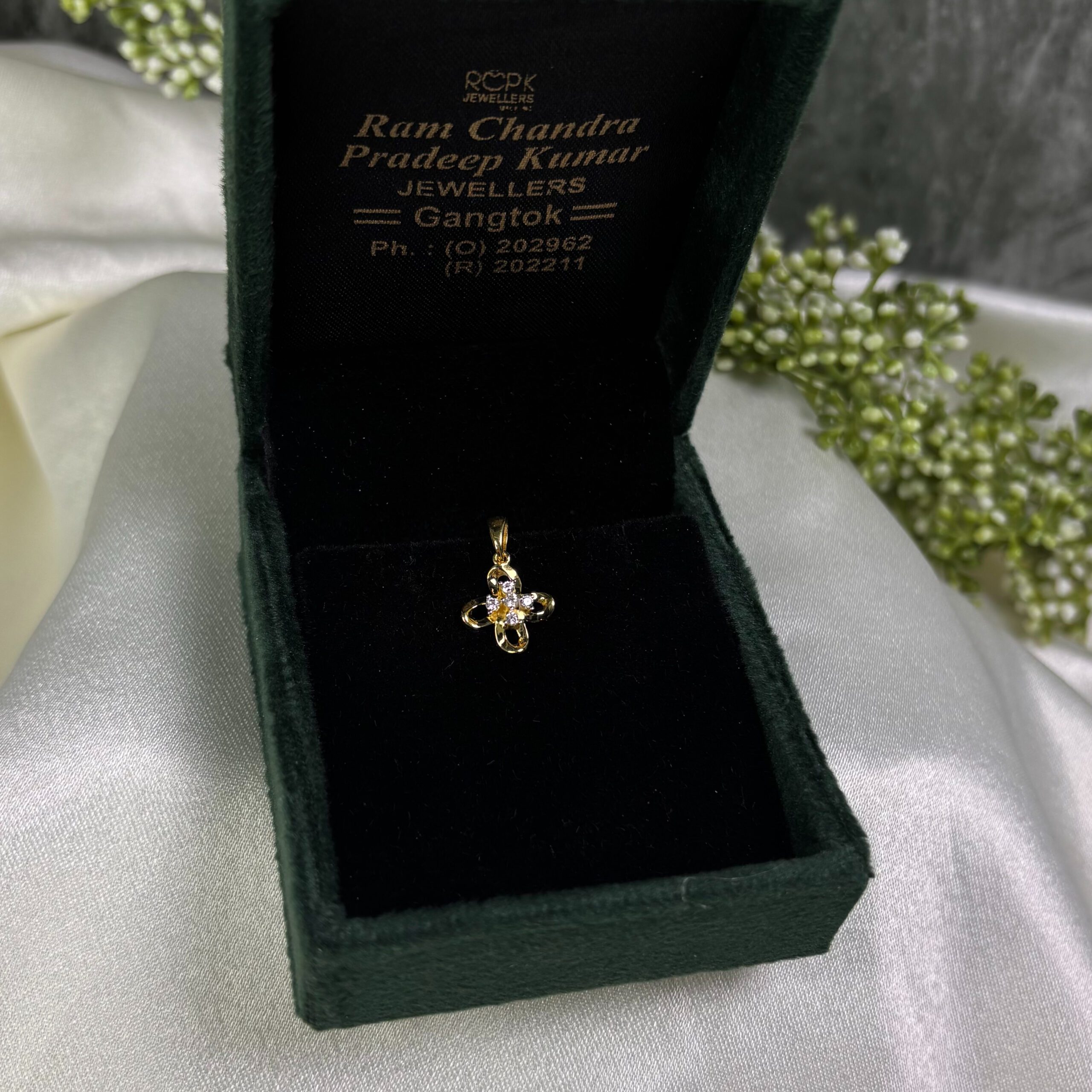 LADIES PENDENT ( 18KT GOLD)