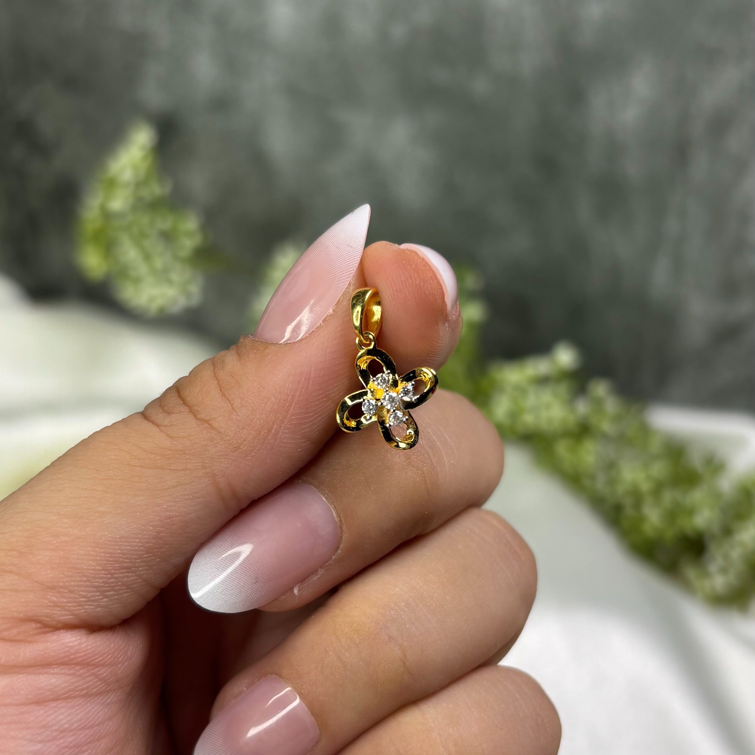 LADIES PENDENT ( 18KT GOLD)
