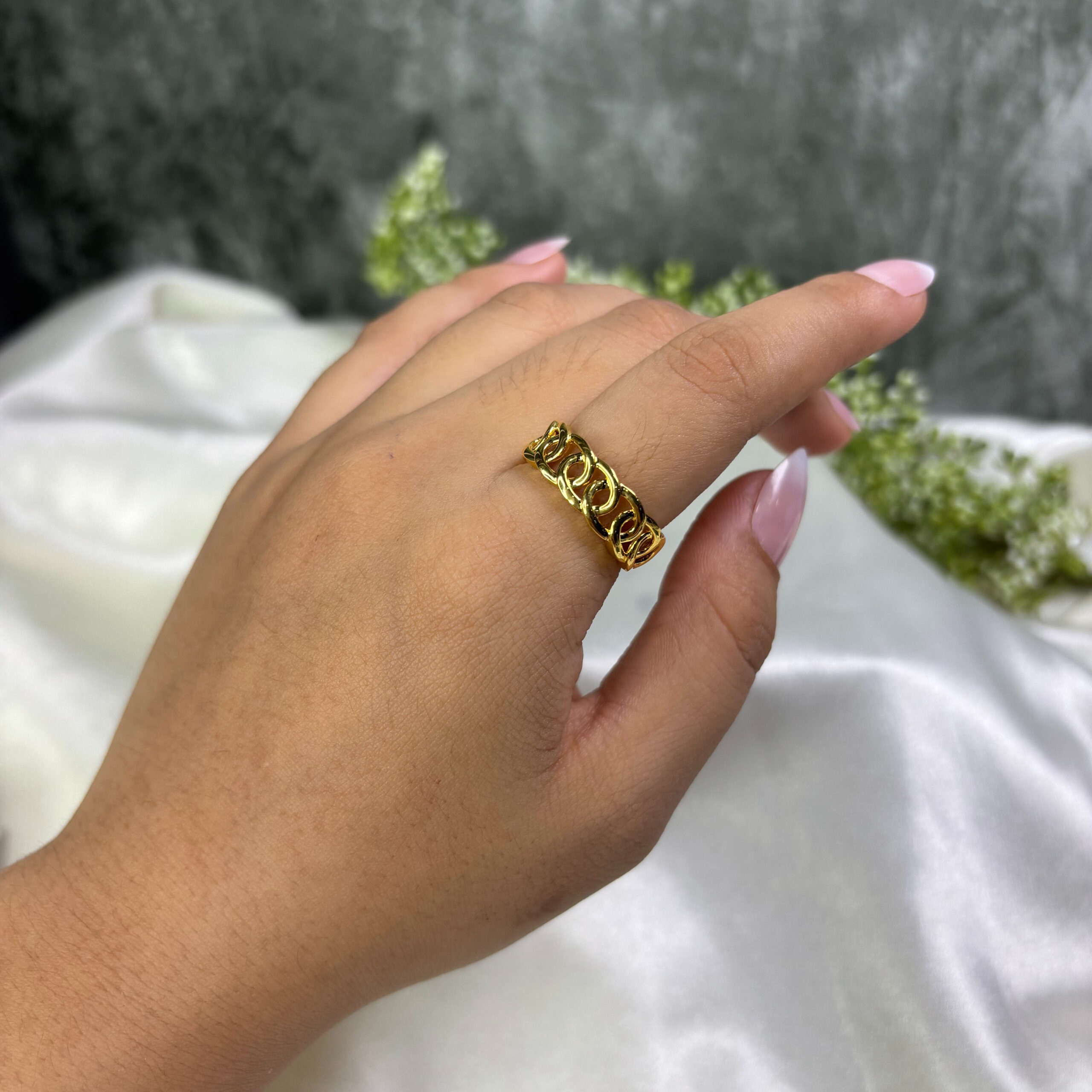 LADIES RING ( 18KT GOLD)