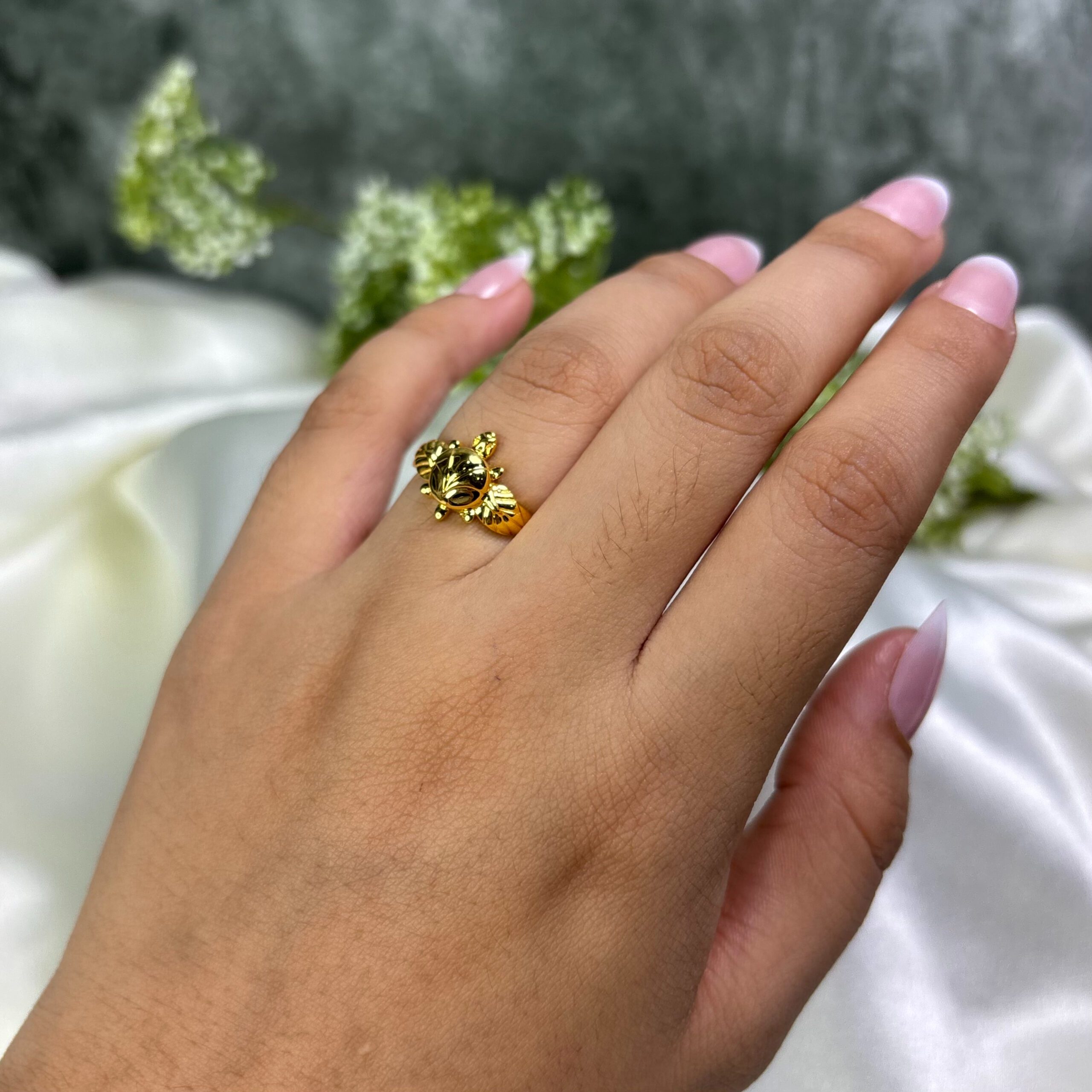 LADIES RING ( 18KT GOLD)