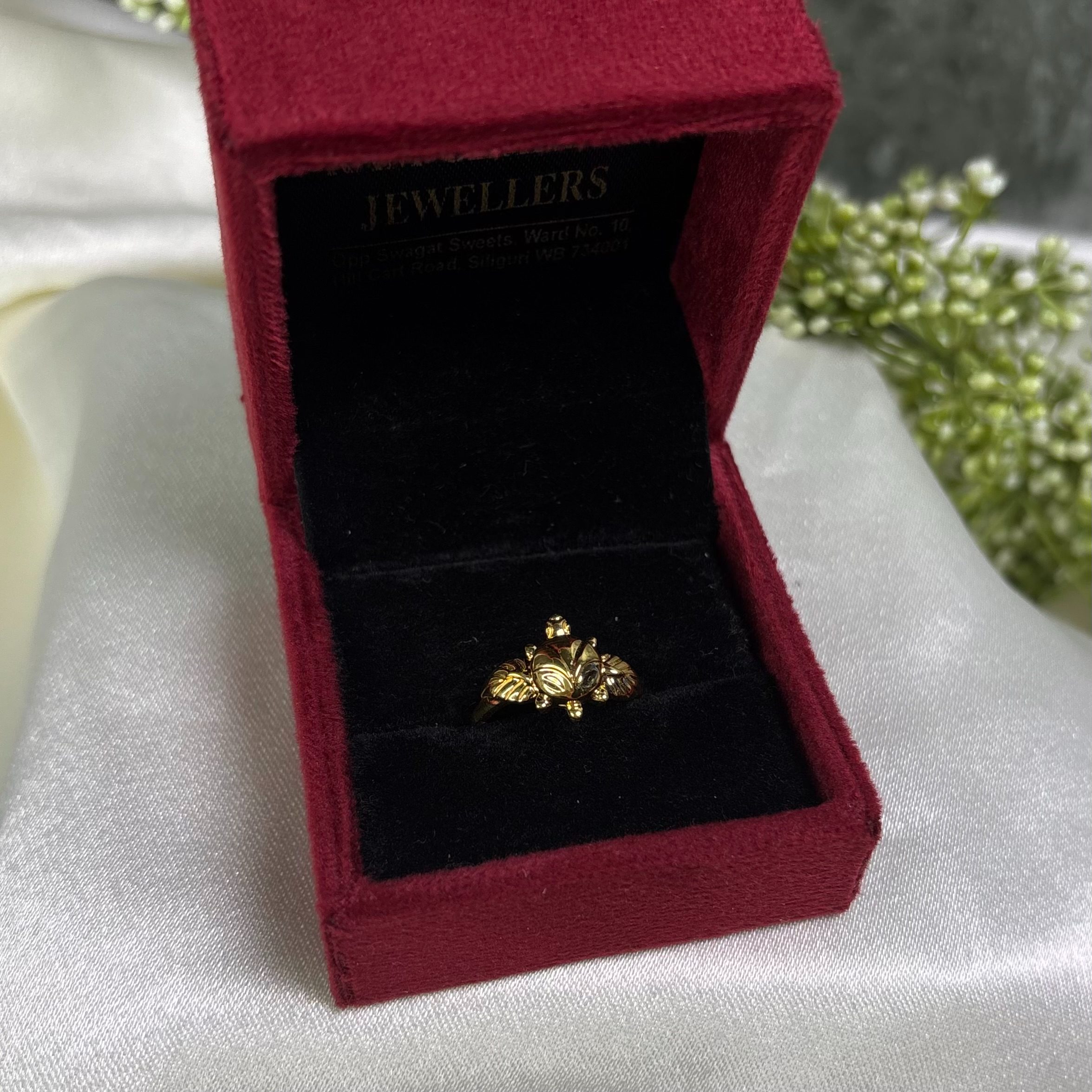 LADIES RING ( 18KT GOLD)