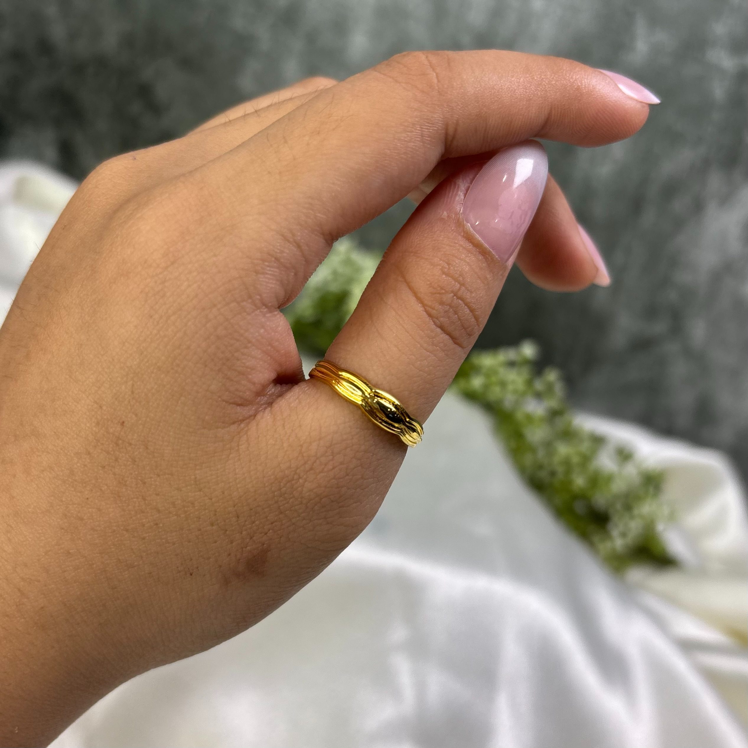 LADIES RING ( 18KT GOLD)