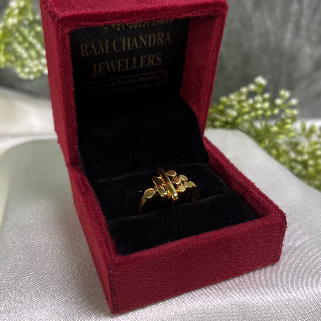 LADIES RING ( 18KT GOLD) - Image 2