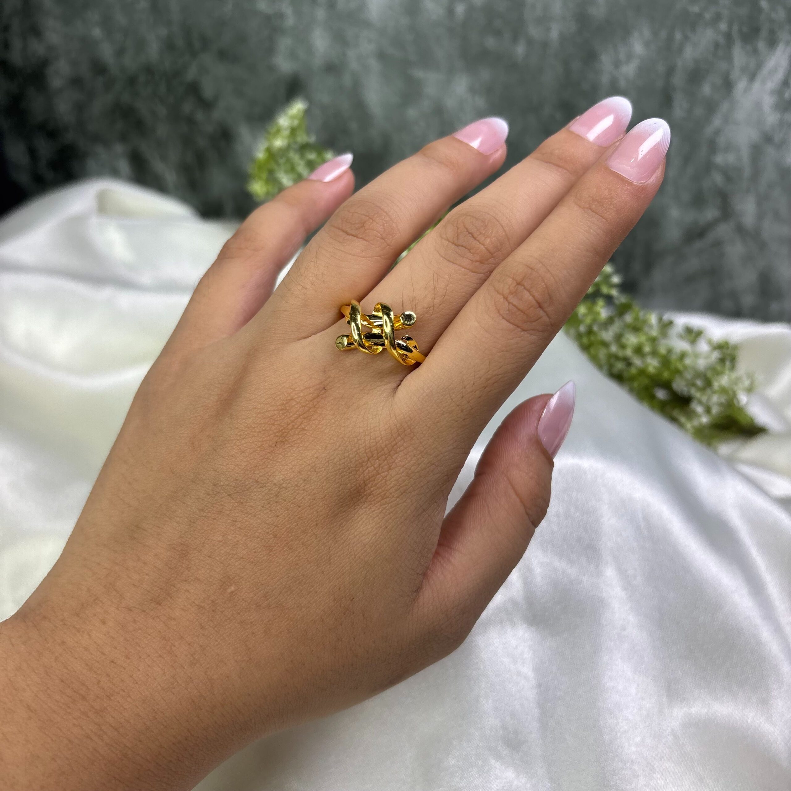 LADIES RING ( 18KT GOLD)