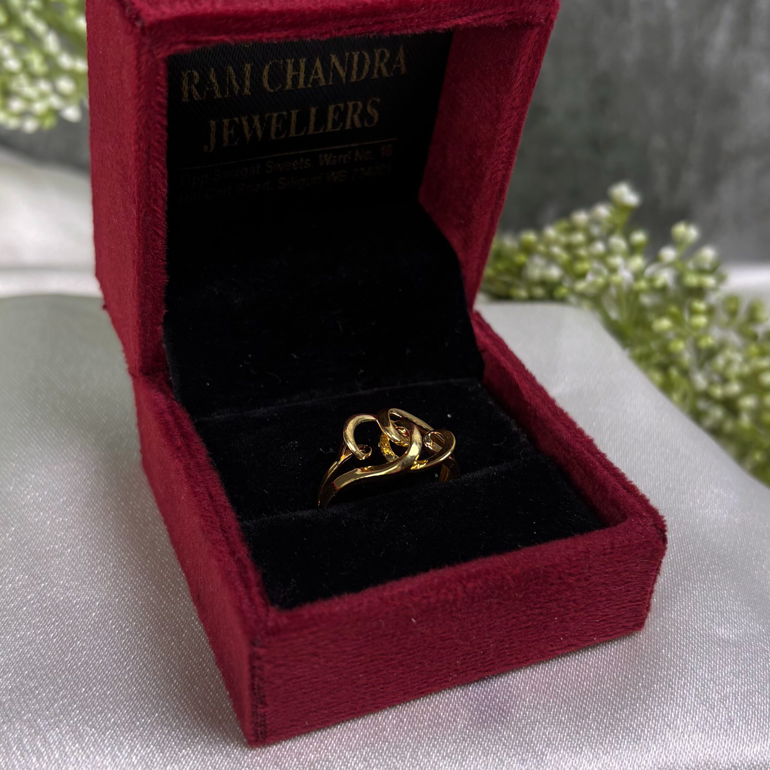 LADIES RING ( 18KT GOLD)