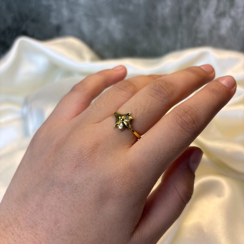 LADIES RING ( 18KT GOLD)
