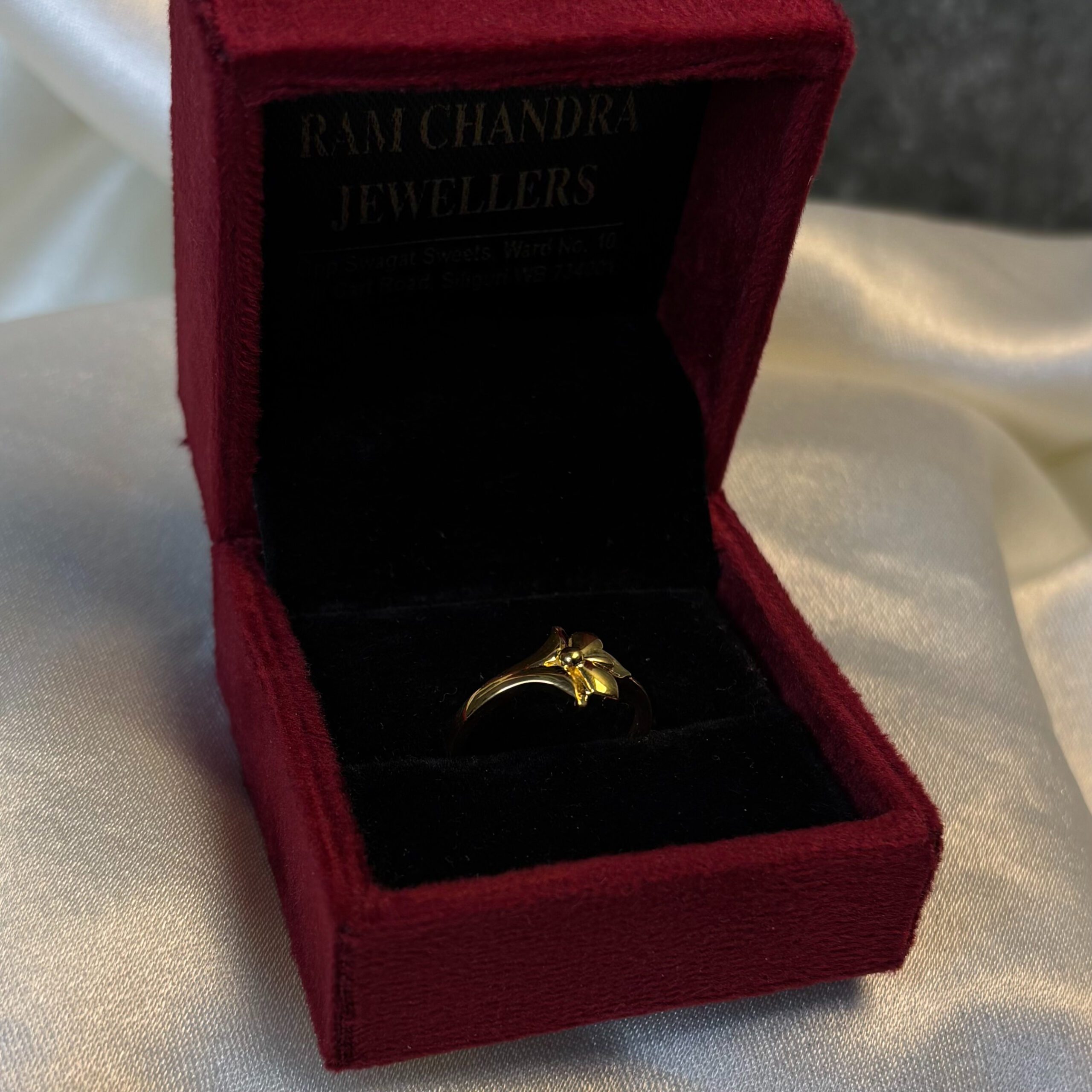 LADIES RING ( 18KT GOLD)