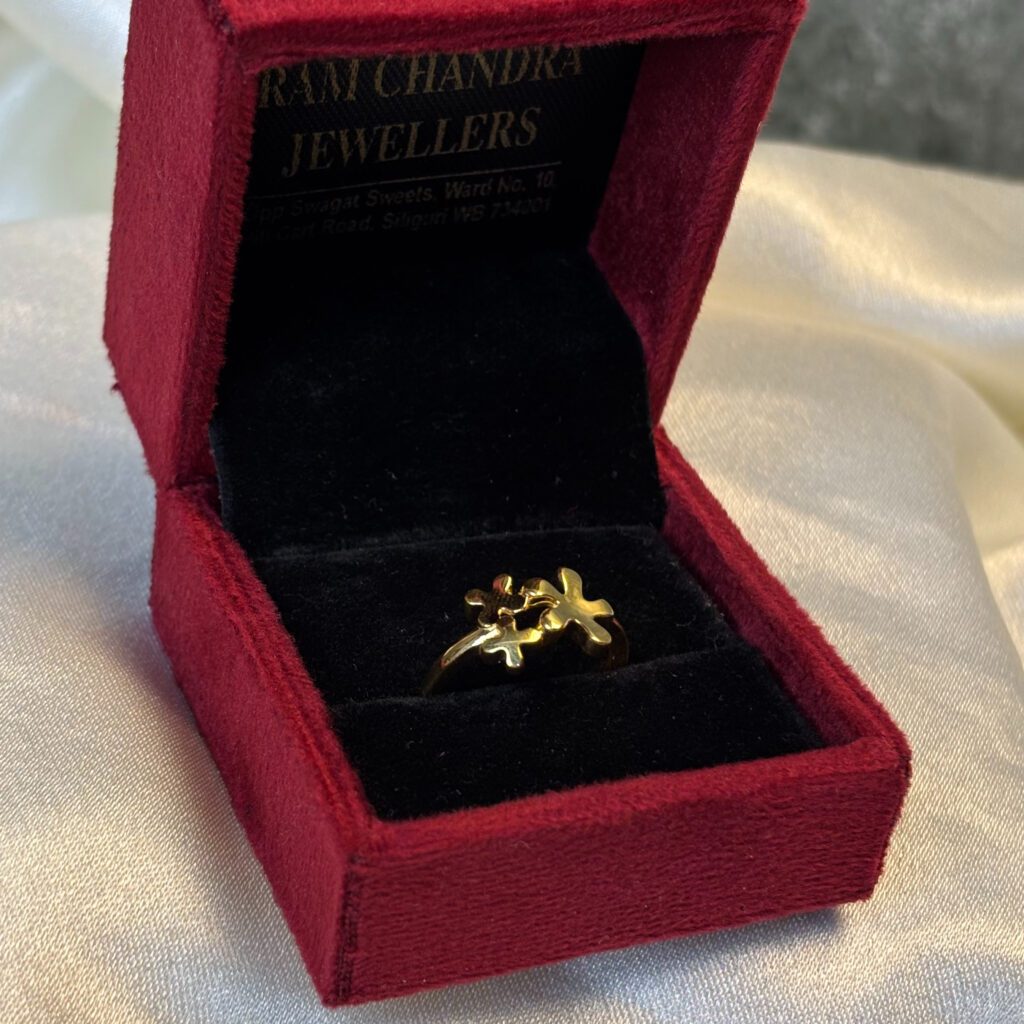 LADIES RING ( 18KT GOLD) - Image 2