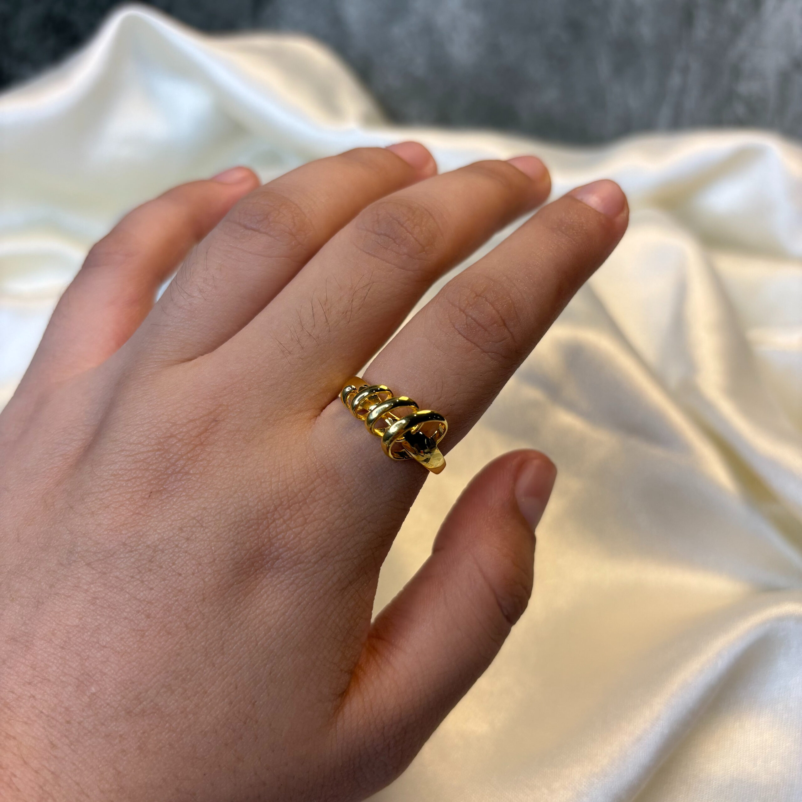 LADIES RING ( 18KT GOLD)