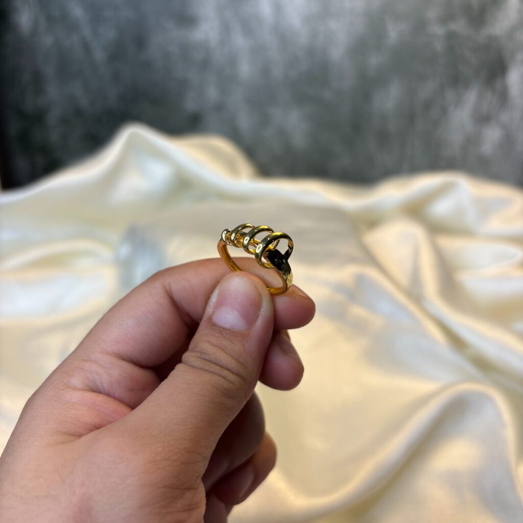LADIES RING ( 18KT GOLD) - Image 3