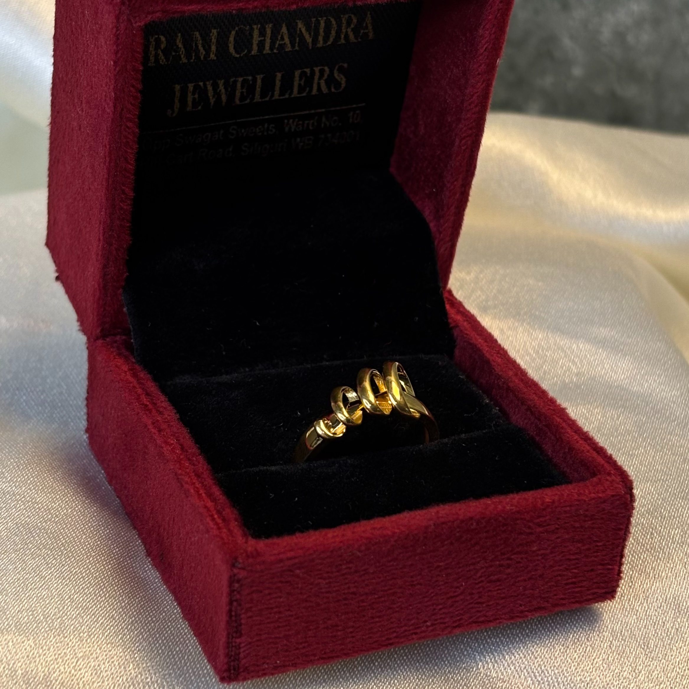 LADIES RING ( 18KT GOLD)